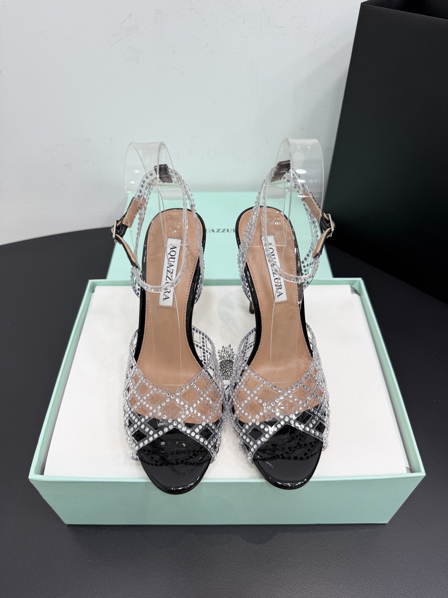 Босоножки женские Aquazzura чёрного цвета