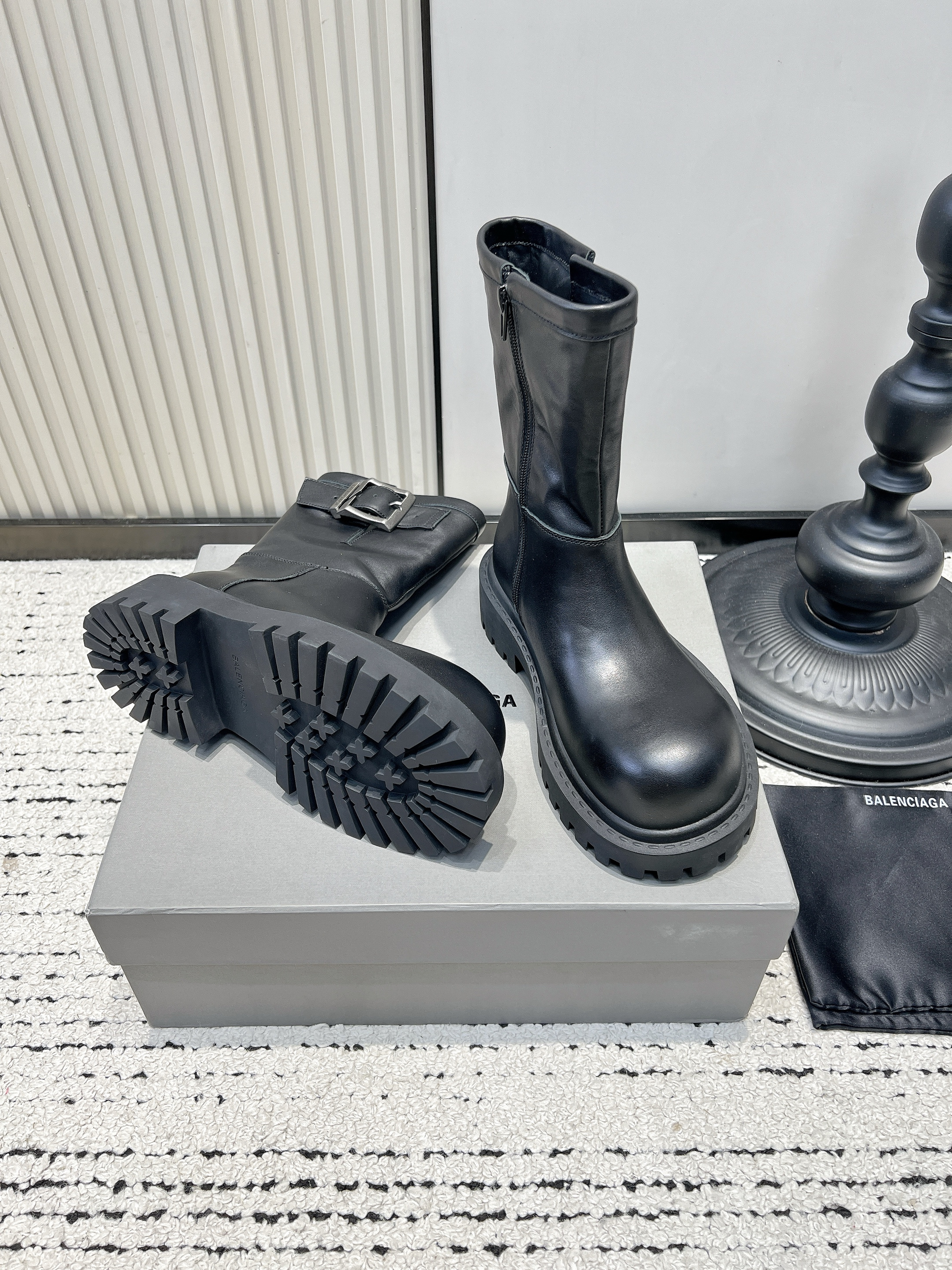 Сапоги женские Balenciaga чёрного цвета