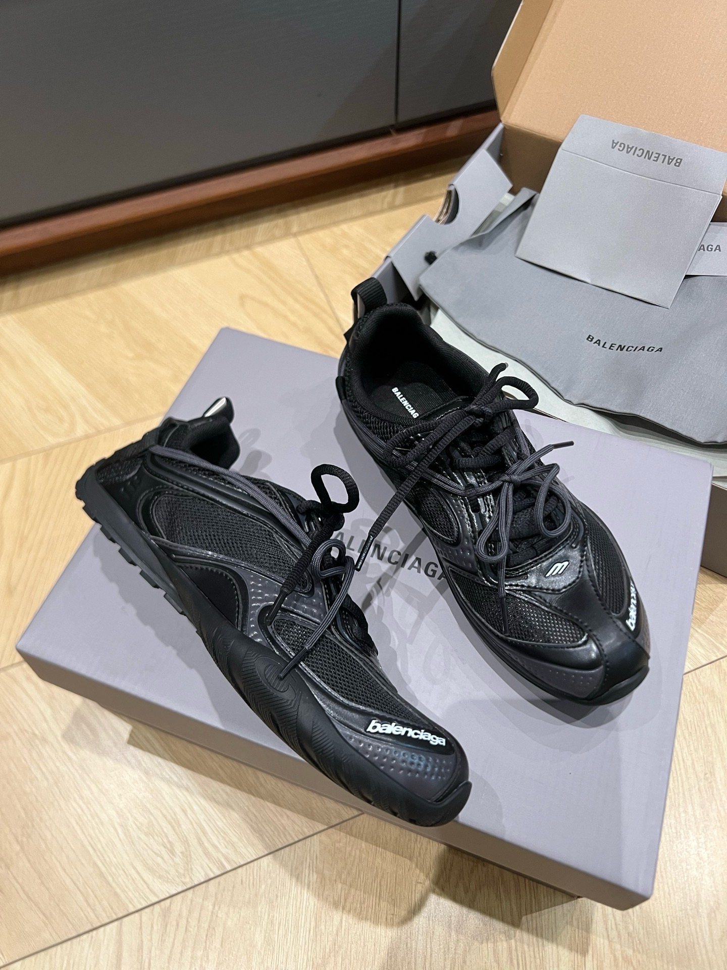 Кроссовки Balenciaga Radar чёрного цвета с серыми вставками