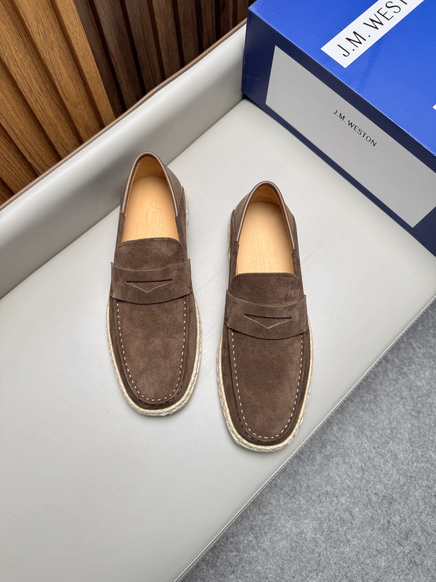 Лоферы мужские в стиле J.M. Weston коричневого цвета