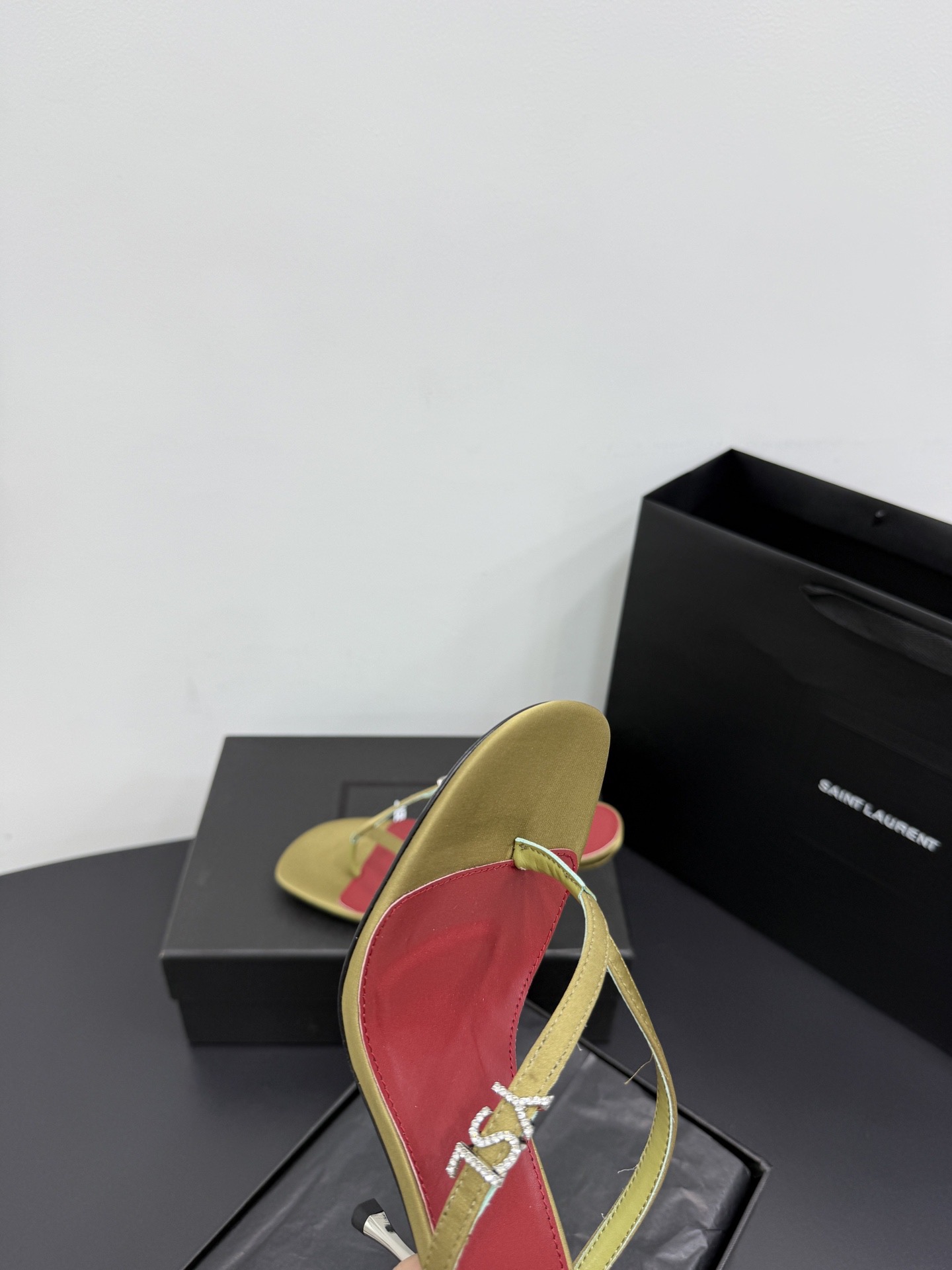 Босоножки женские в стиле Saint Laurent YSL жёлтого цвета