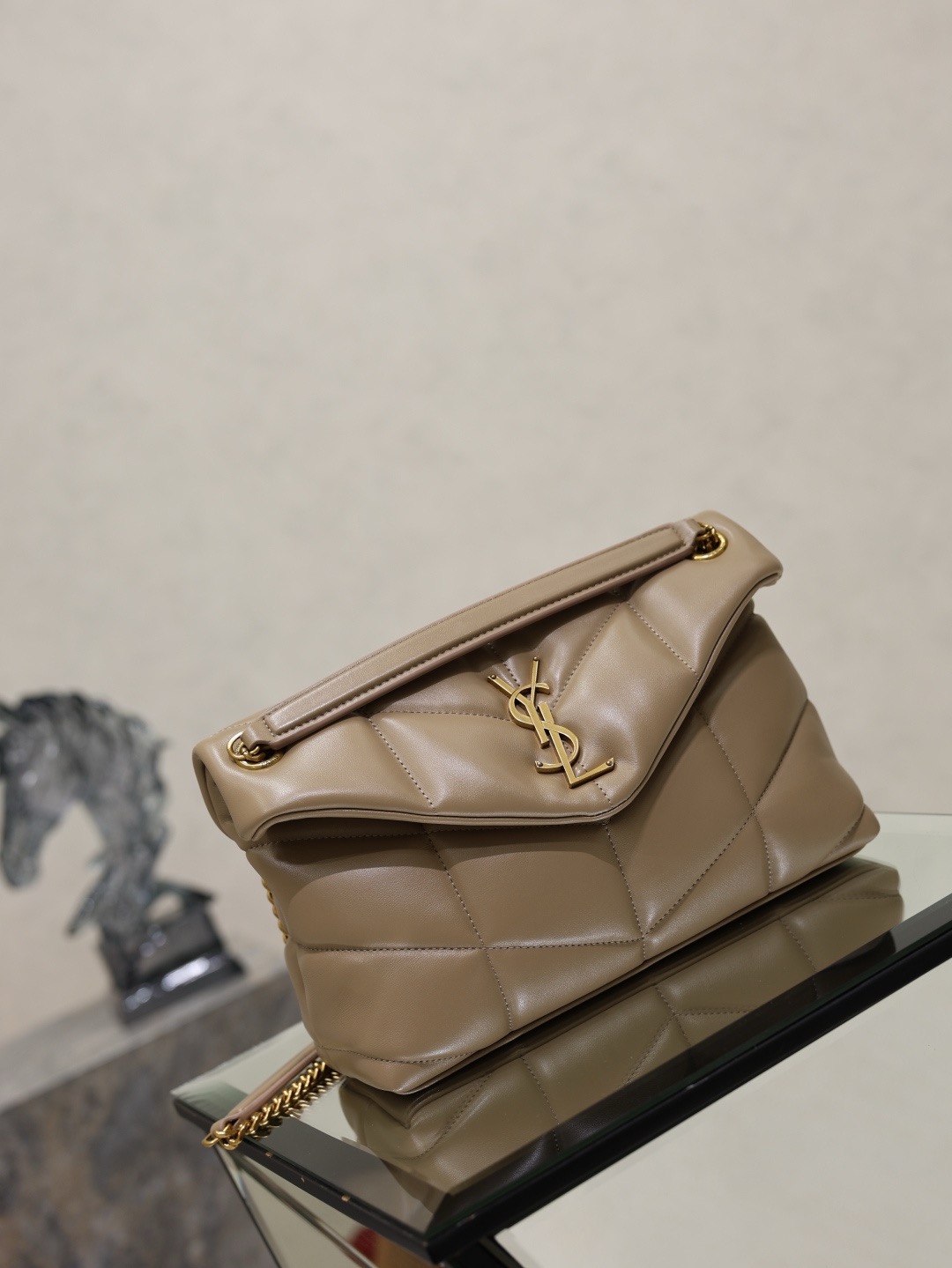 Сумка женская Saint Laurent LouLou Puffer кофейного цвета