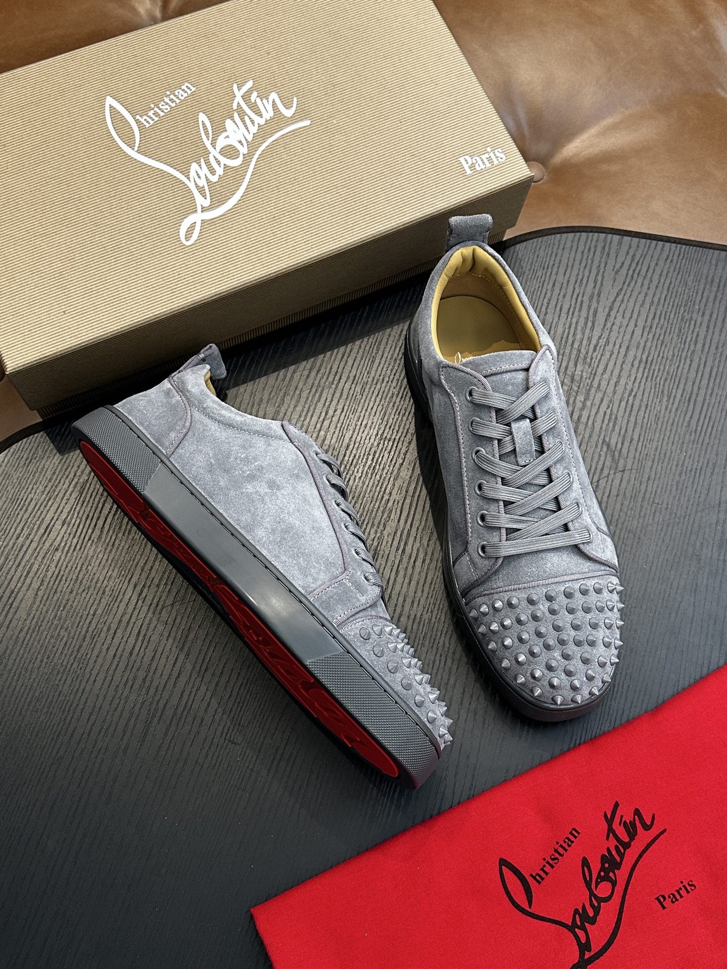 Кроссовки мужские в стиле Christian Louboutin серого цвета с шипами