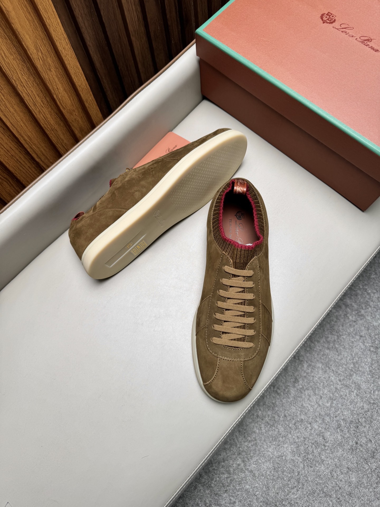 Кроссовки мужские в стиле Loro Piana Soho Walk светло-коричневого цвета