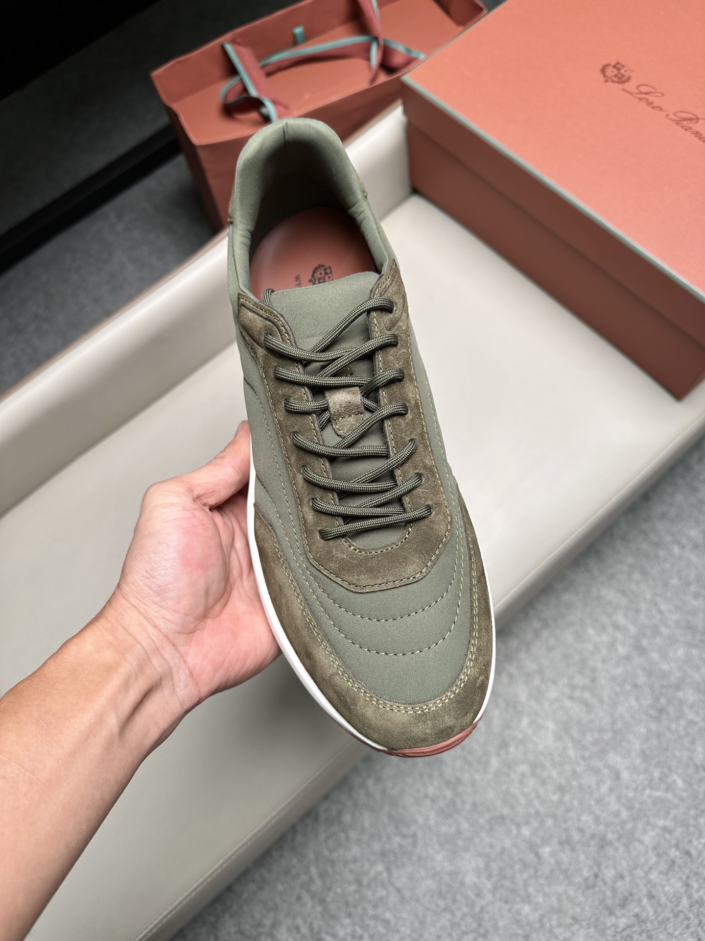 Кроссовки мужские в стиле Loro Piana оливкового цвета