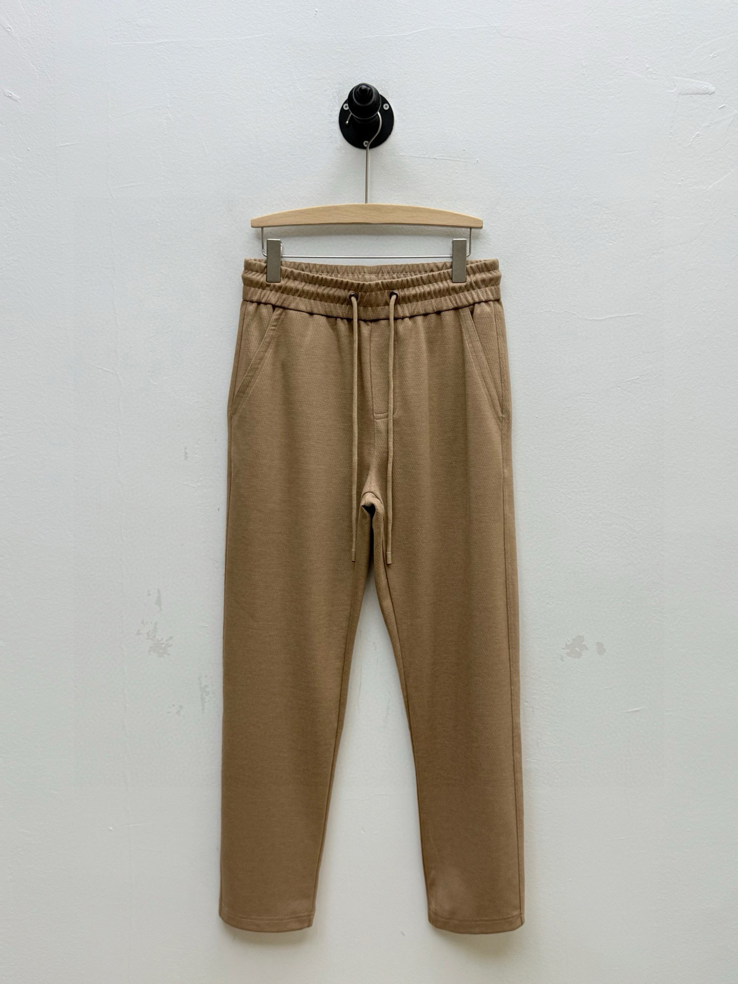 Брюки мужские спортивные в стиле из смешанной ткани хаки цвета с отделкой в рубчик