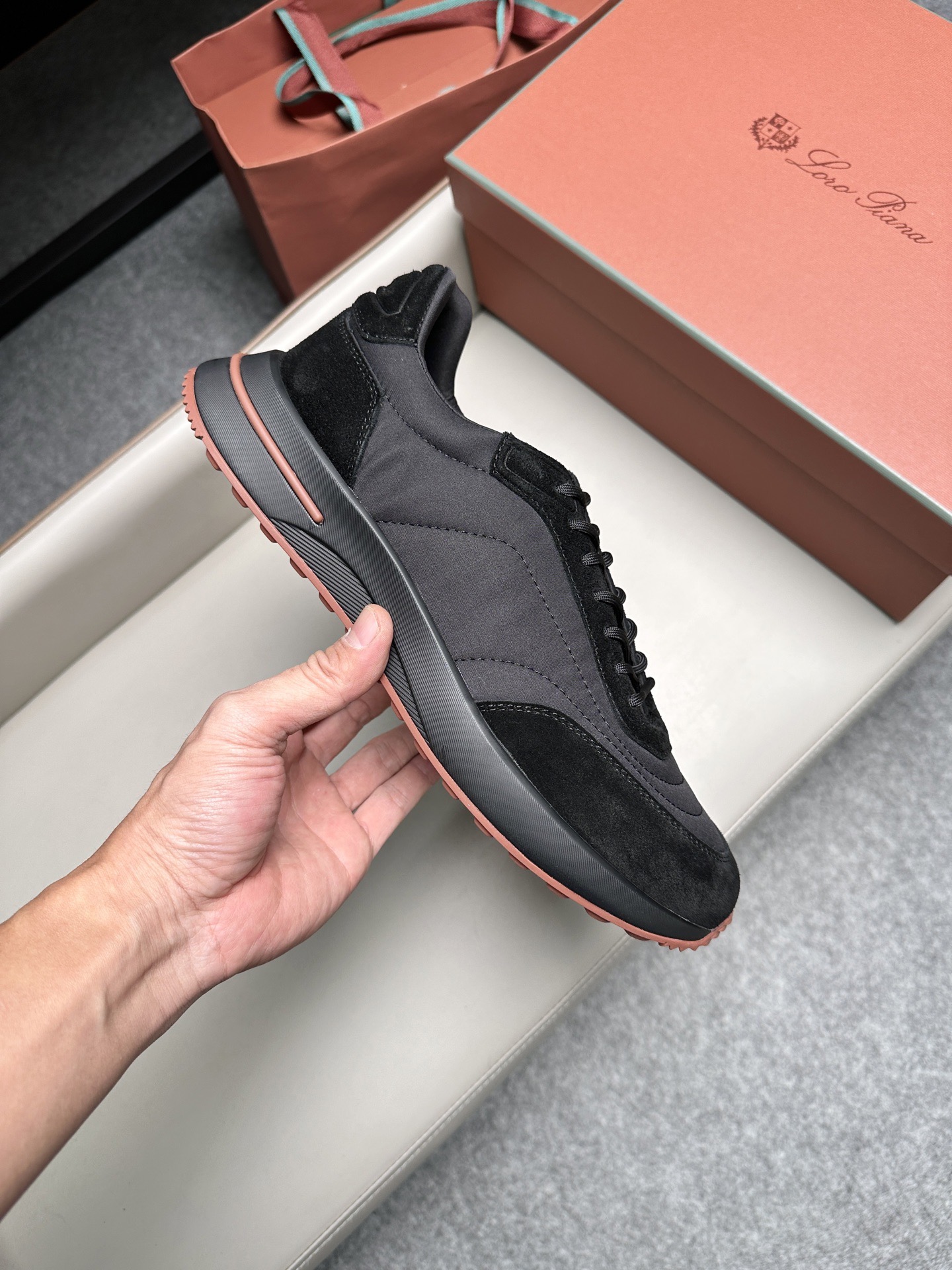 Кроссовки мужские в стиле Loro Piana черного цвета