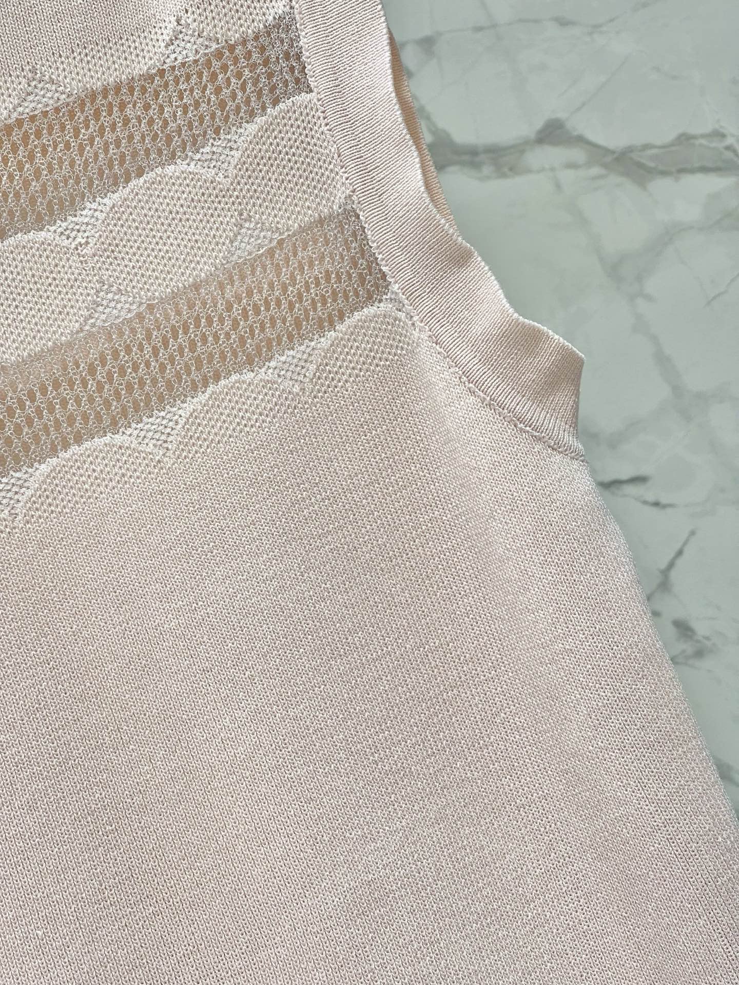 Костюм женский в стиле Miu Miu трикотажный: топ без рукавов и юбка миди плиссированная