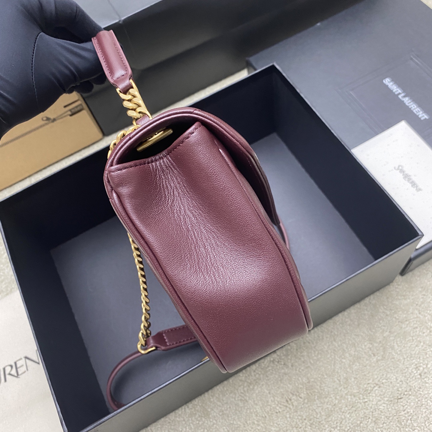 Сумка женская Saint Laurent LouLou бордового цвета