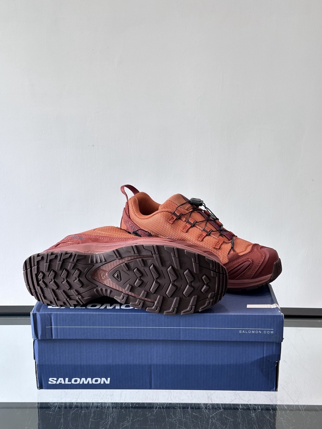 Кроссовки унисекс в стиле Salomon x Jeong Li XA Pro 3D терракотово-кирпичного цвета