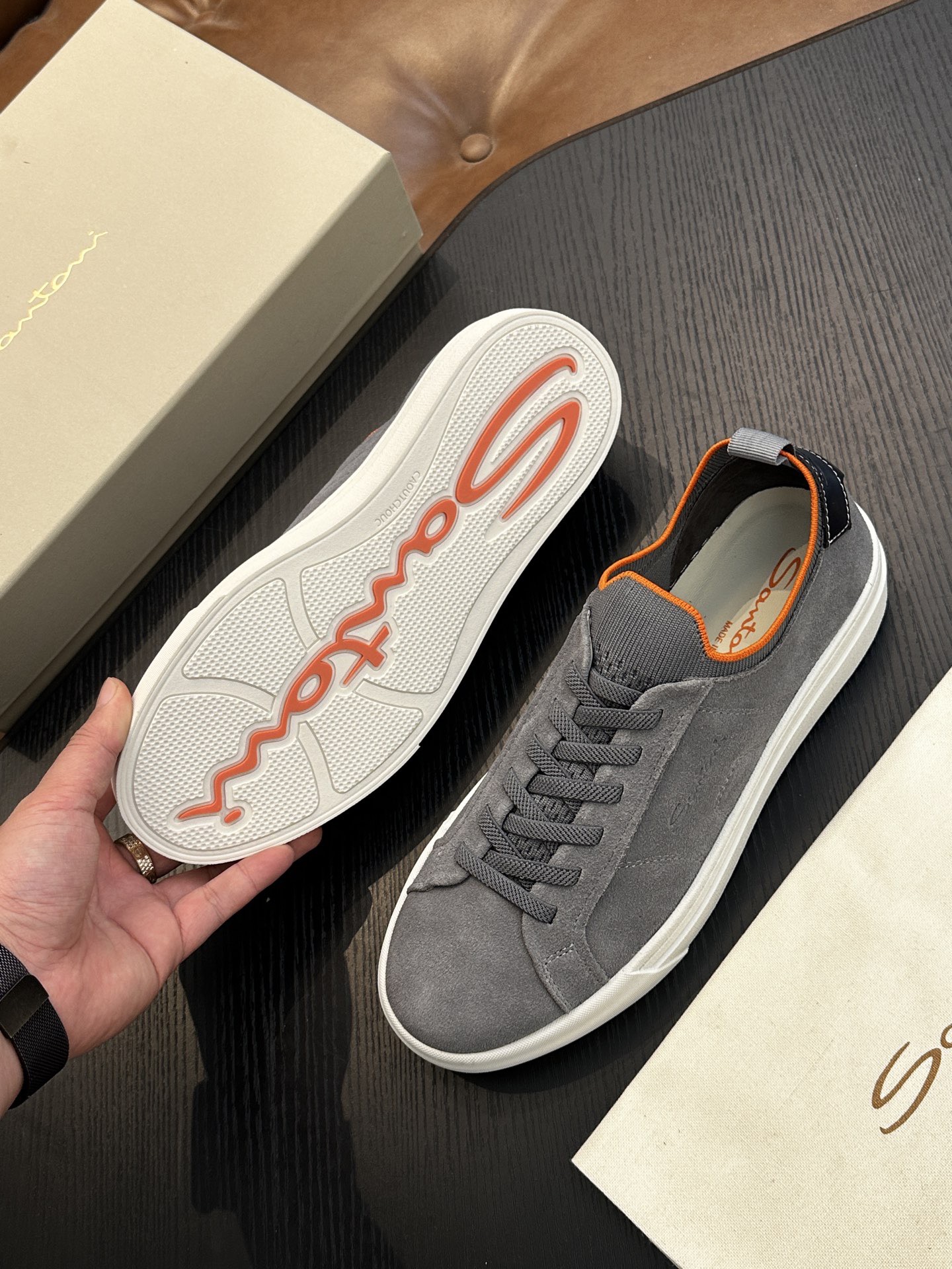 Кроссовки мужские в стиле Santoni из натуральной зернистой кожи серого цвета