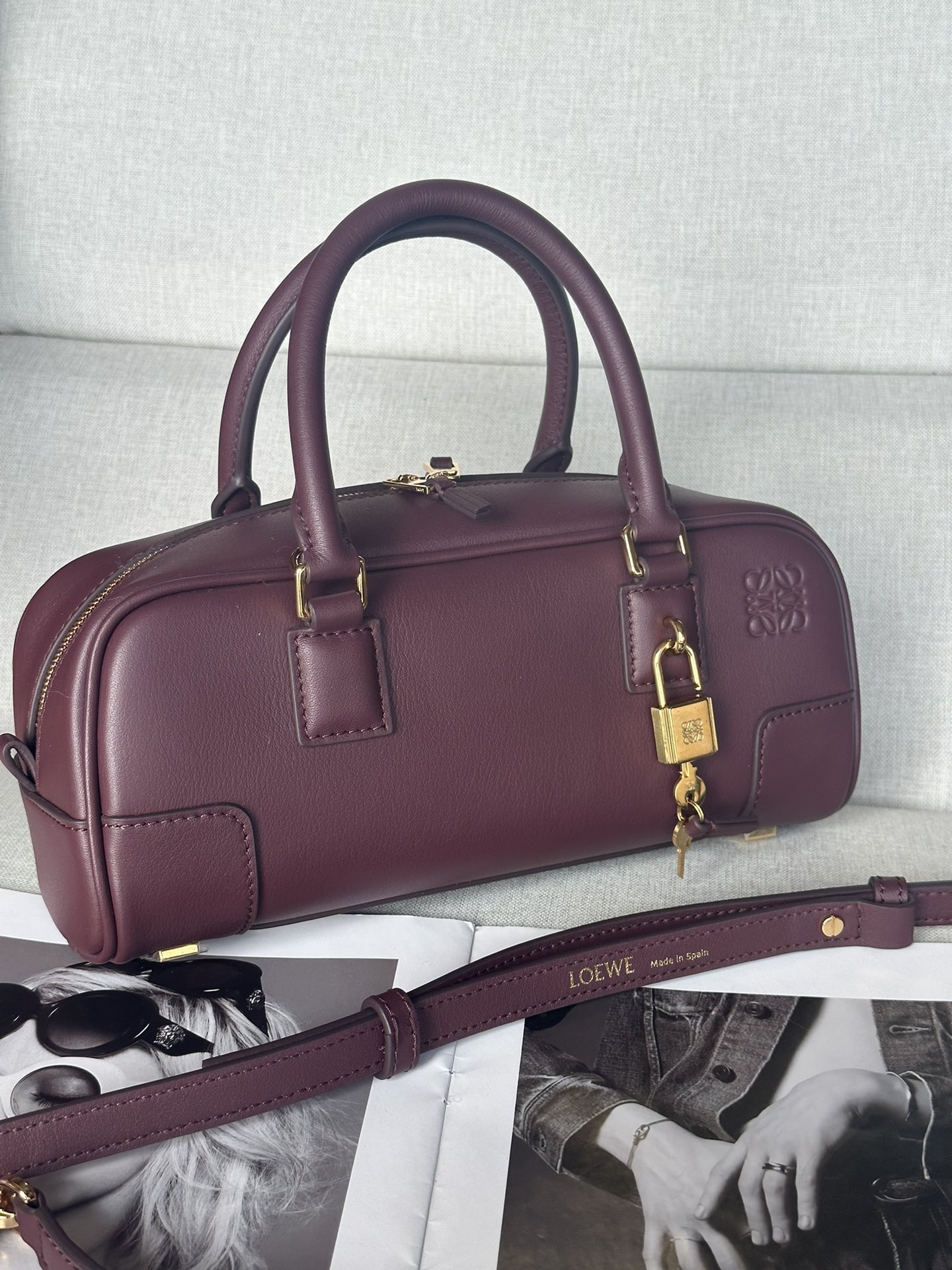Сумка женская в стиле Loewe Amazona 23 бордового цвета