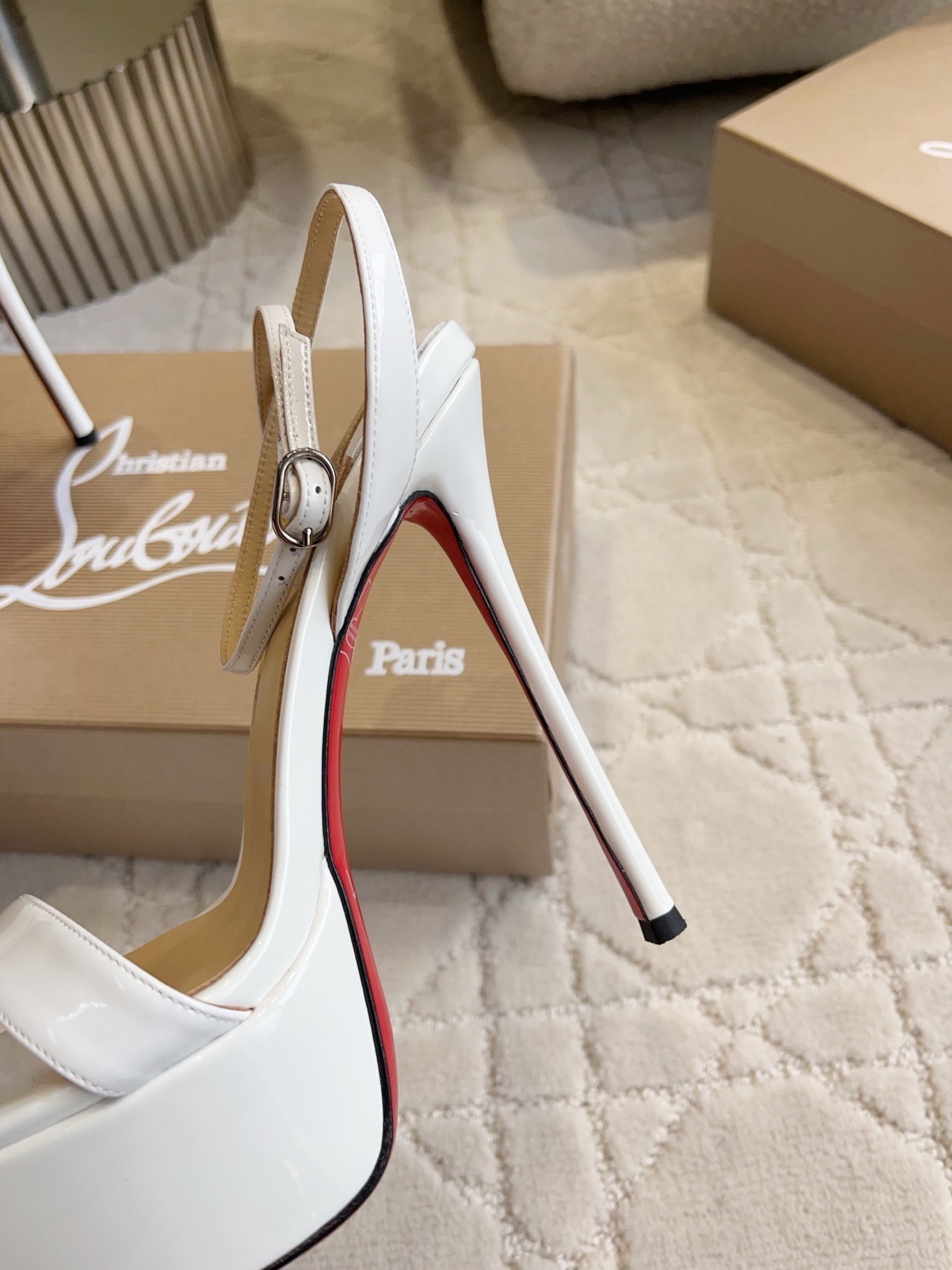 Босоножки женские в стиле Christian Louboutin So Kate на платформе белого цвета