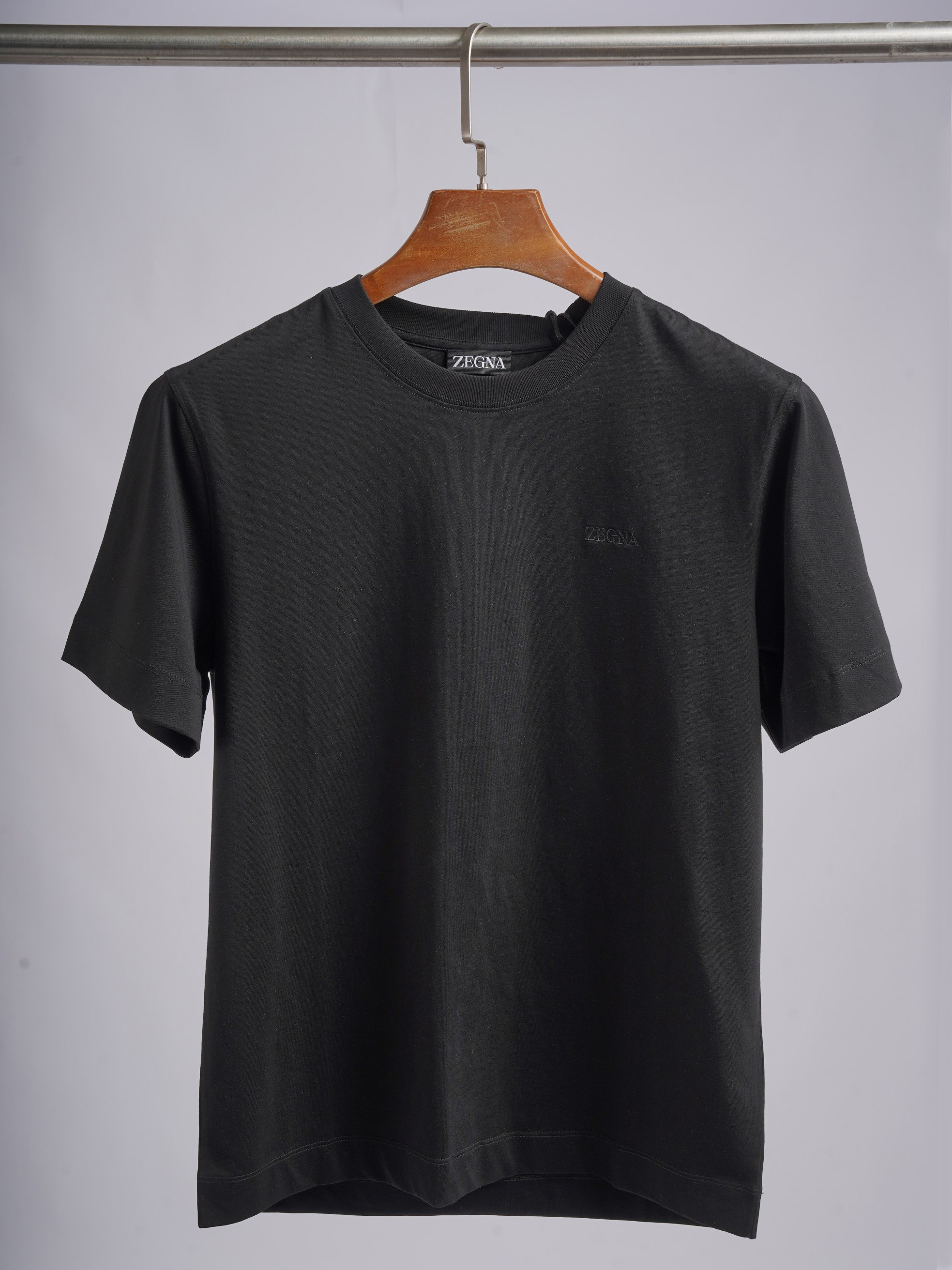 Футболка мужская в стиле Zegna из хлопка с вышивкой в тон чёрного цвета