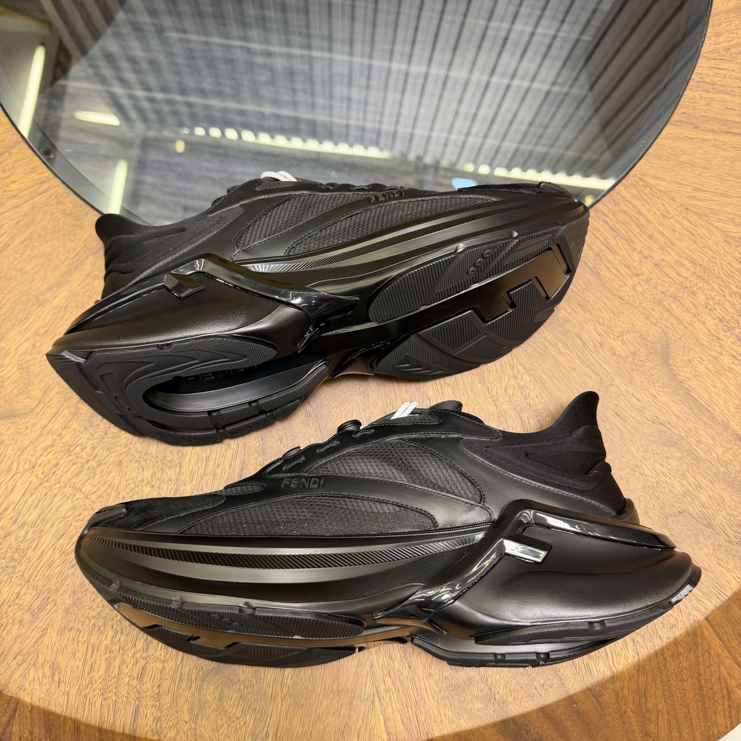 Кроссовки мужские в стиле Fendi F-Light черного цвета
