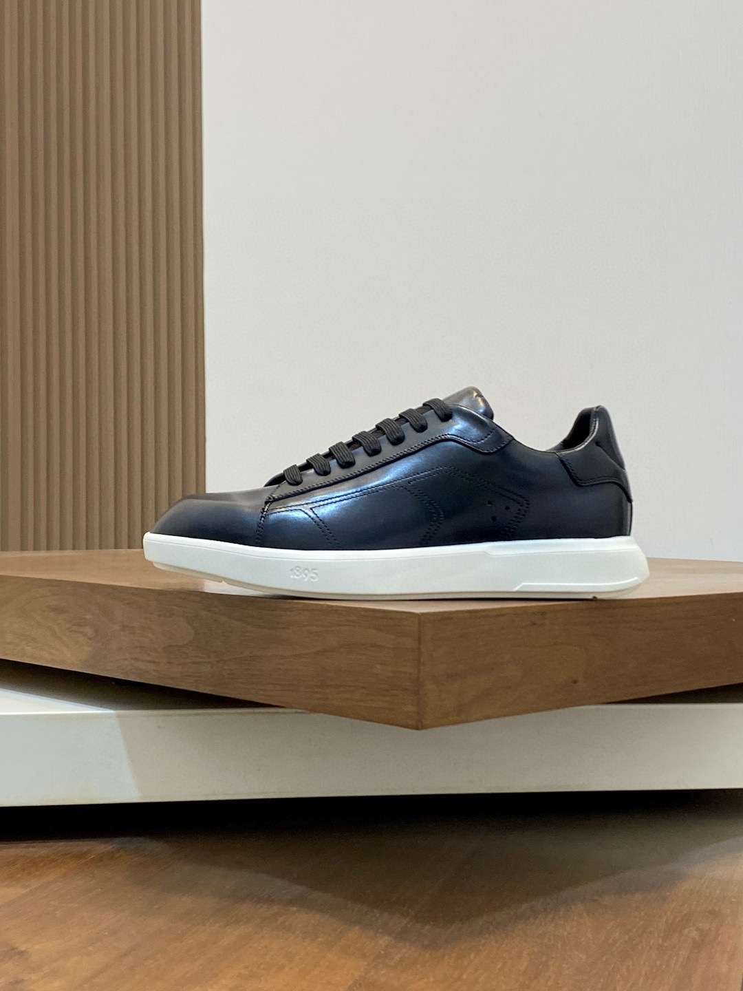 Кроссовки мужские в стиле Berluti чёрного цвета с белой подошвой