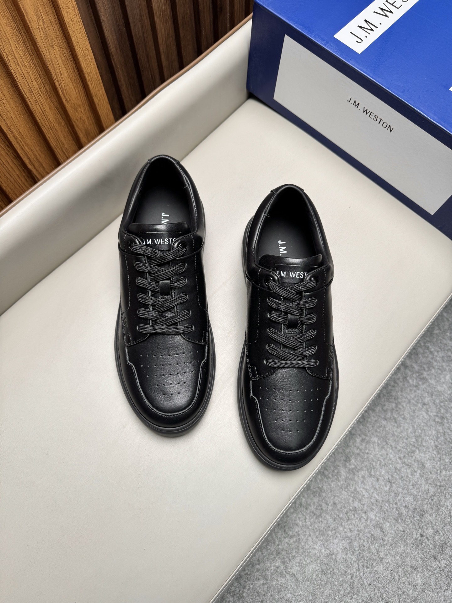 Кеды мужские в стиле J.M. Weston черного цвета