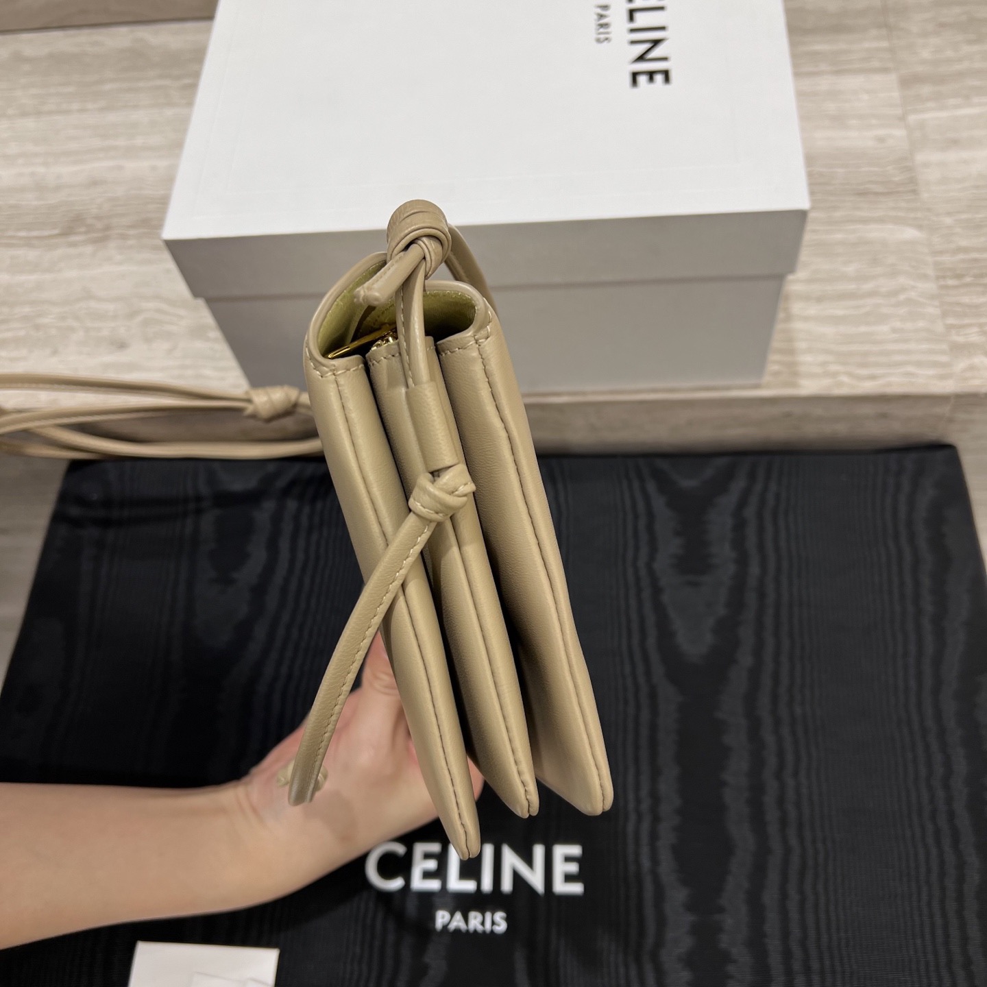 Сумка женская в стиле Celine Trio Flap бежевого цвета