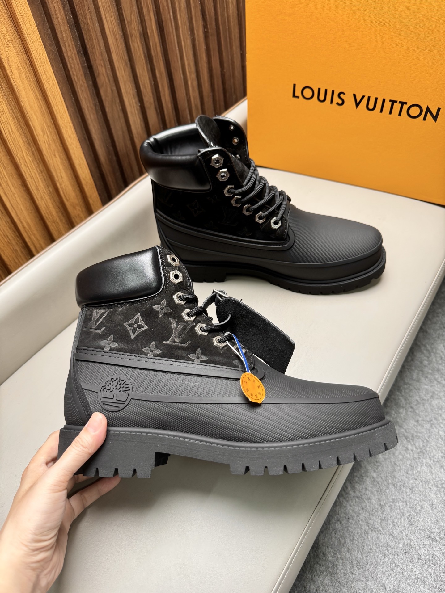 Ботинки мужские Louis Vuitton LV Remix Combat Boot чёрного цвета