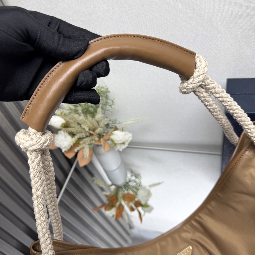 Сумка женская в стиле Prada Tote коричневого цвета 