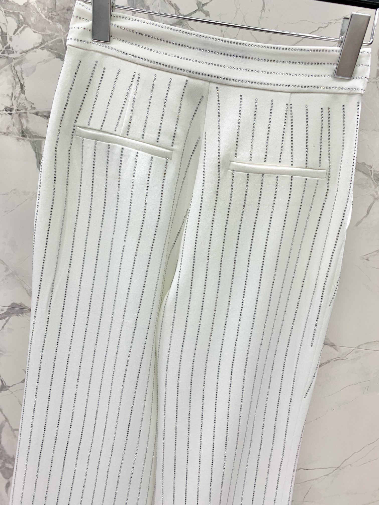 Брюки женские в стиле The Attico с кристаллами в молочно-белом цвете