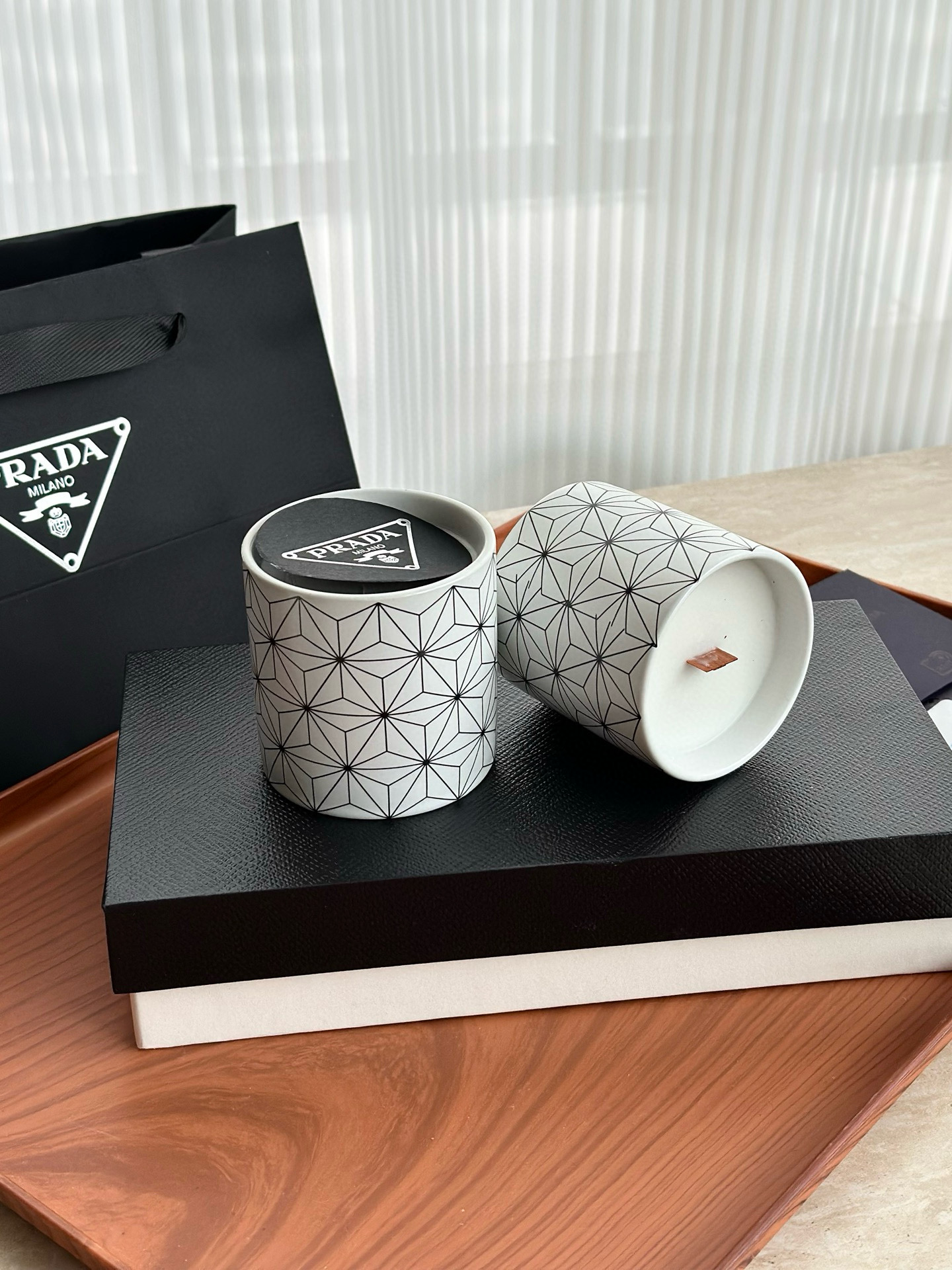  Свечи ароматические в стиле Prada, белый геометрический набор из 2 шт.