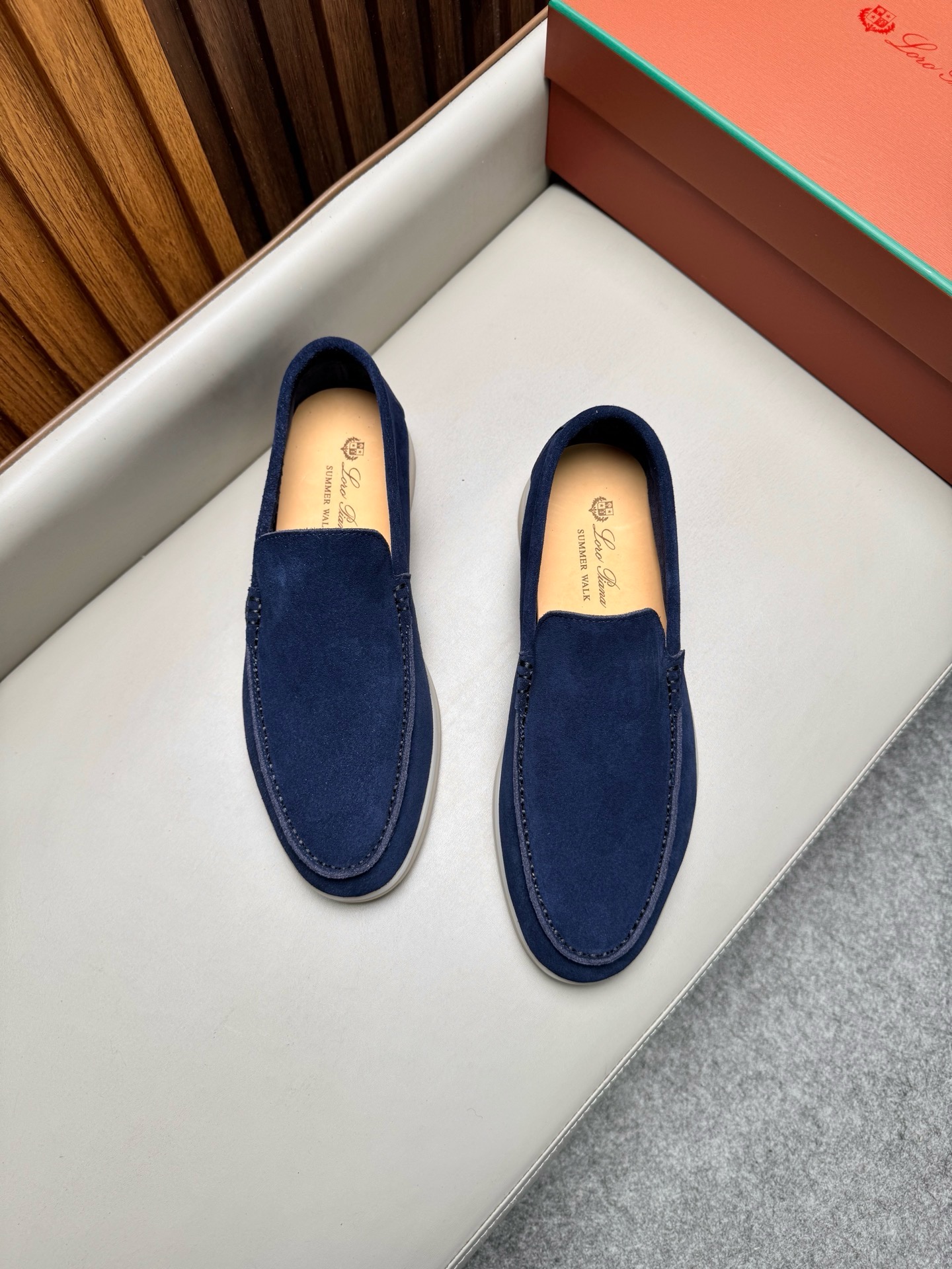 Лоферы унисекс в стиле Loro Piana из натуральной замши синего цвета