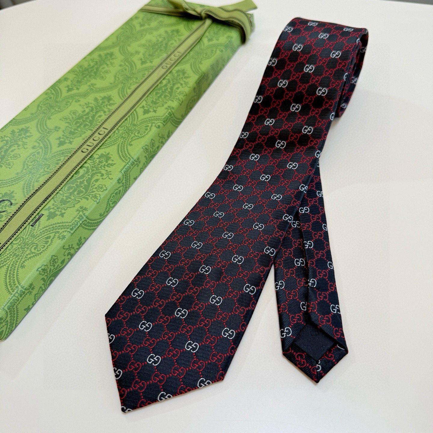 Галстук мужской в стиле Gucci бордового цвета с жаккардовым узором GG
