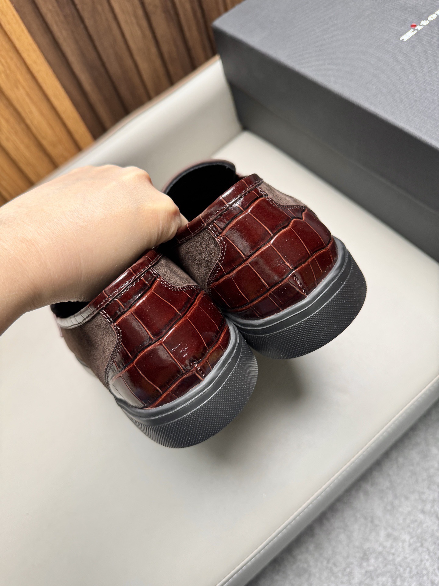 Лоферы мужские в стиле Kiton бордового цвета
