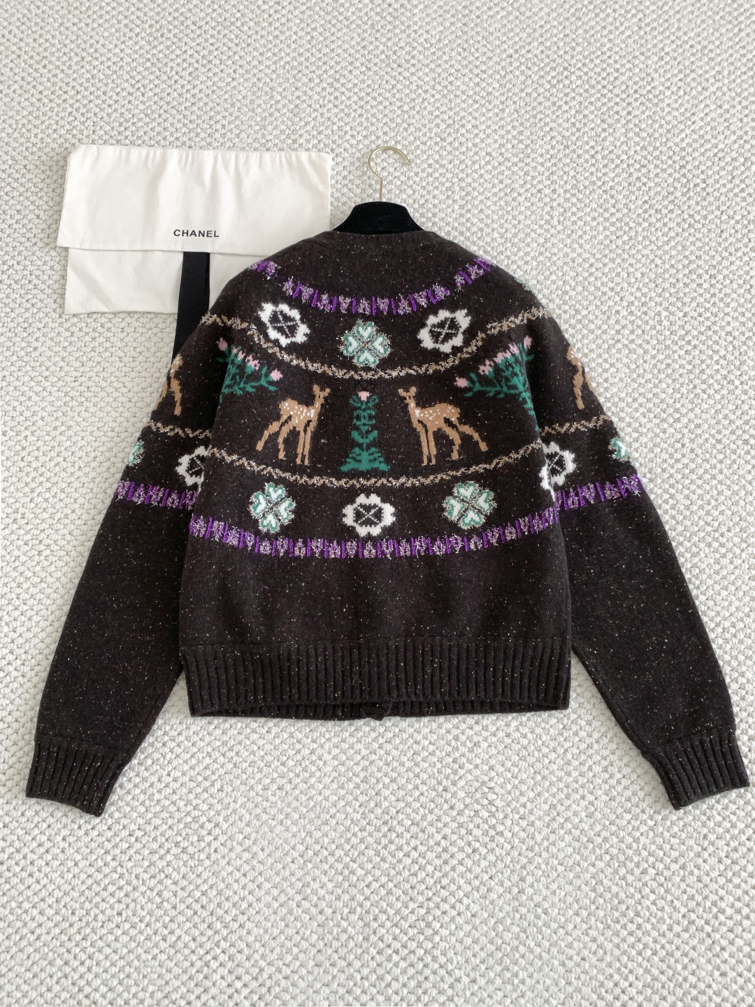 Кардиган женский в стиле Chanel с жаккардовым узором тёмно-коричневого цвета