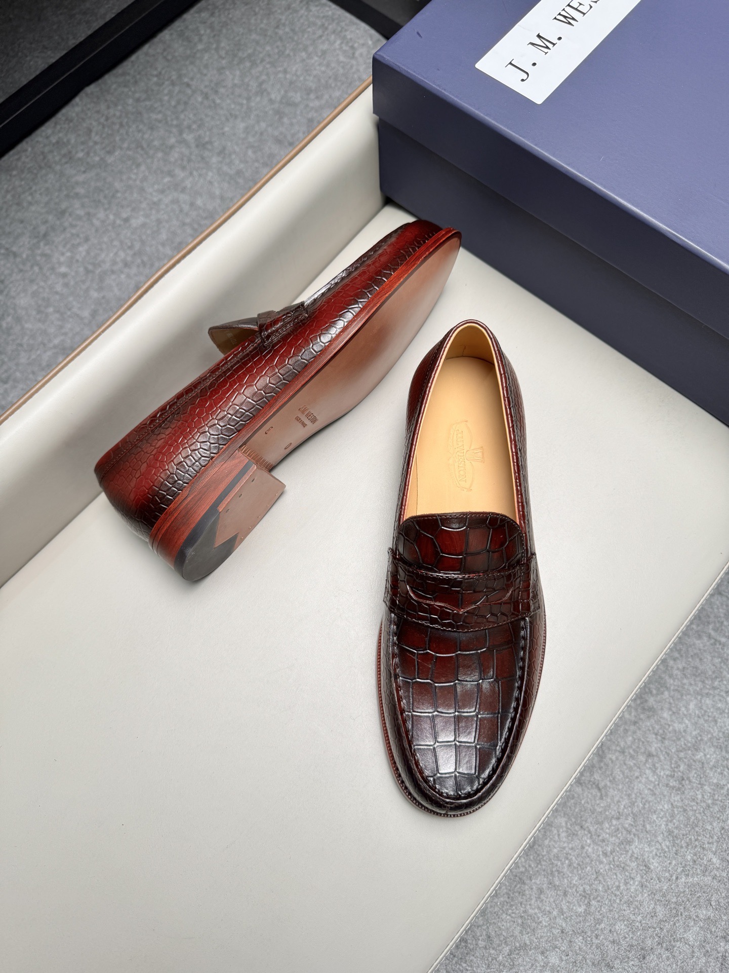 Лоферы мужские в стиле J.M. Weston бордового цвета