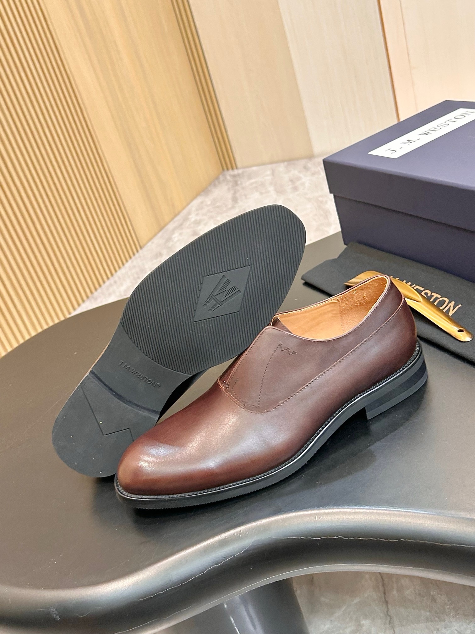Туфли мужские J.M. Weston Iena Slip-On Oxford тёмно-коричневого цвета