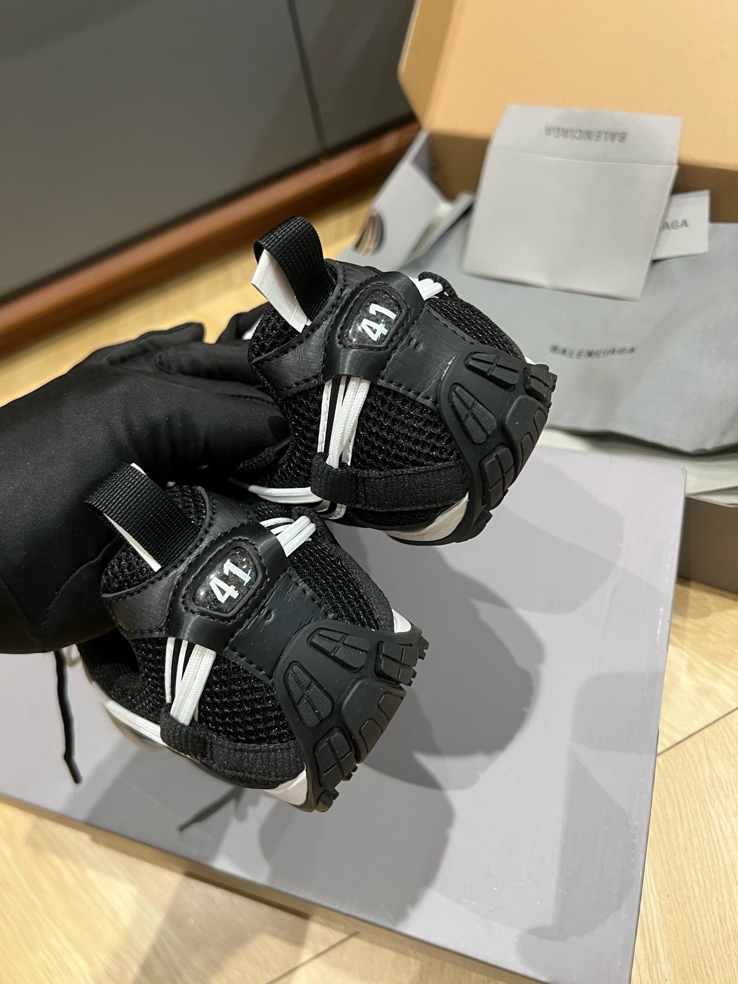 Кроссовки Balenciaga Radar чёрного цвета с серыми вставками
