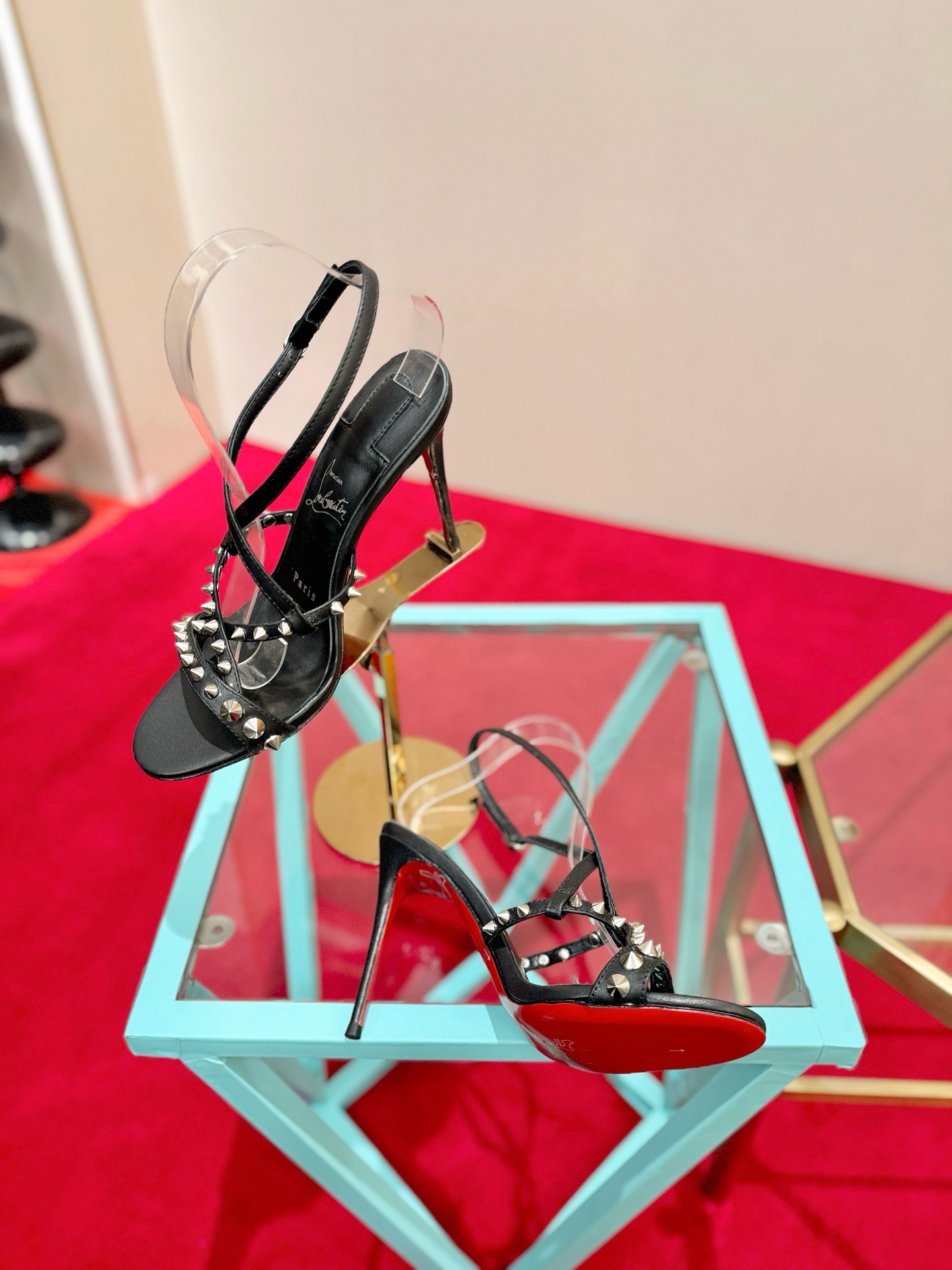 Босоножки женские в стиле Christian Louboutin So Kate черного цвета