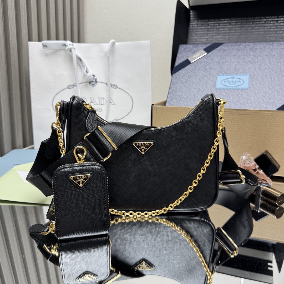 Сумка женская в стиле Prada Re-Edition 2005 Hobo чёрного  цвета