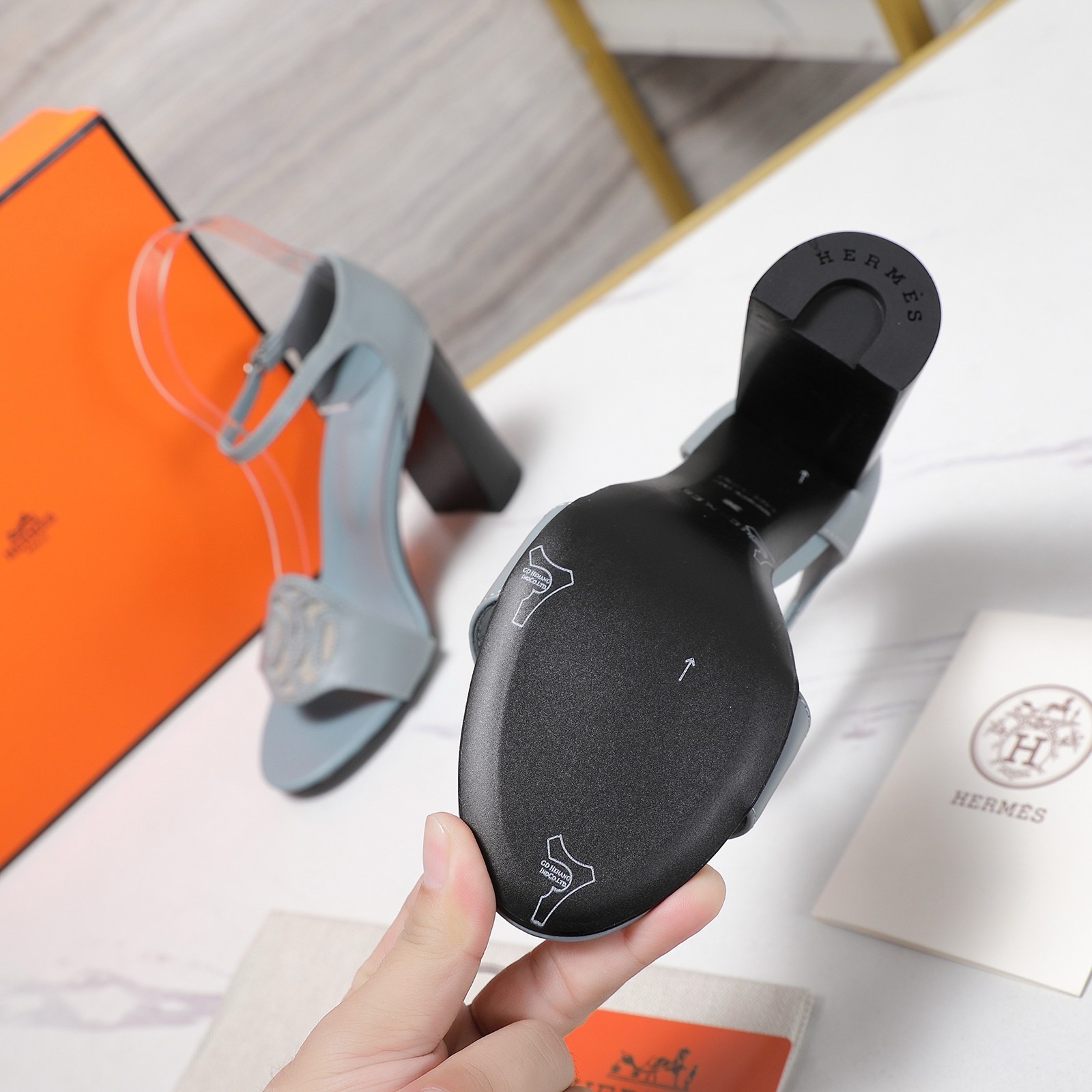 Босоножки женские Hermès голубого цвета