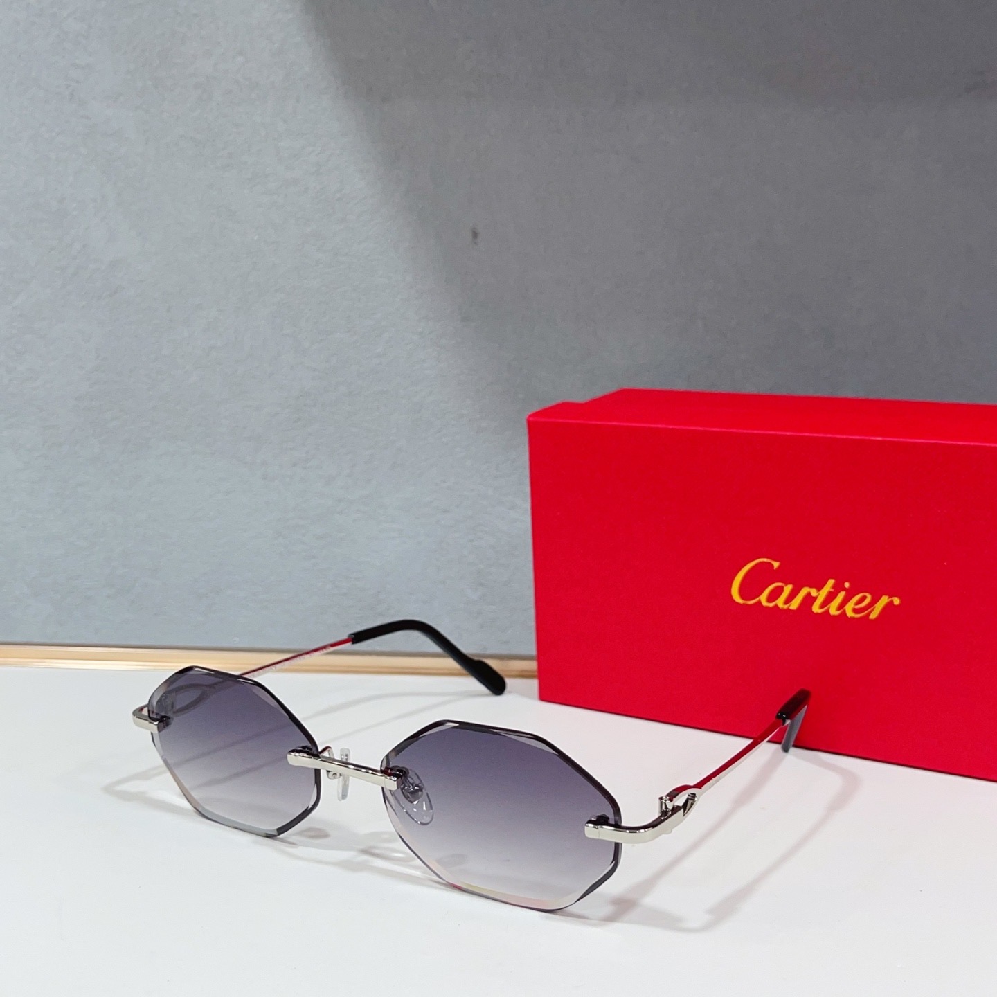 Очки солнцезащитные женские в стиле Cartier