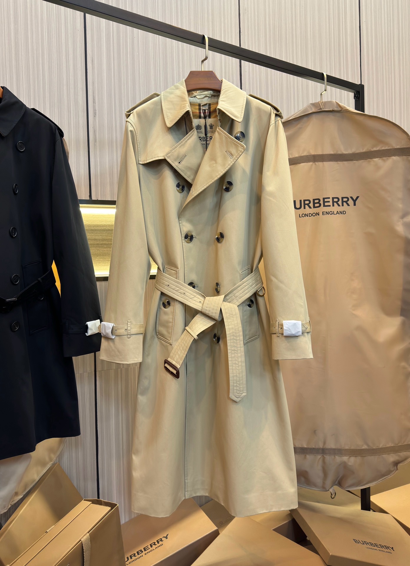 Тренч мужской Burberry Heritage Kensington Long бежевого цвета
