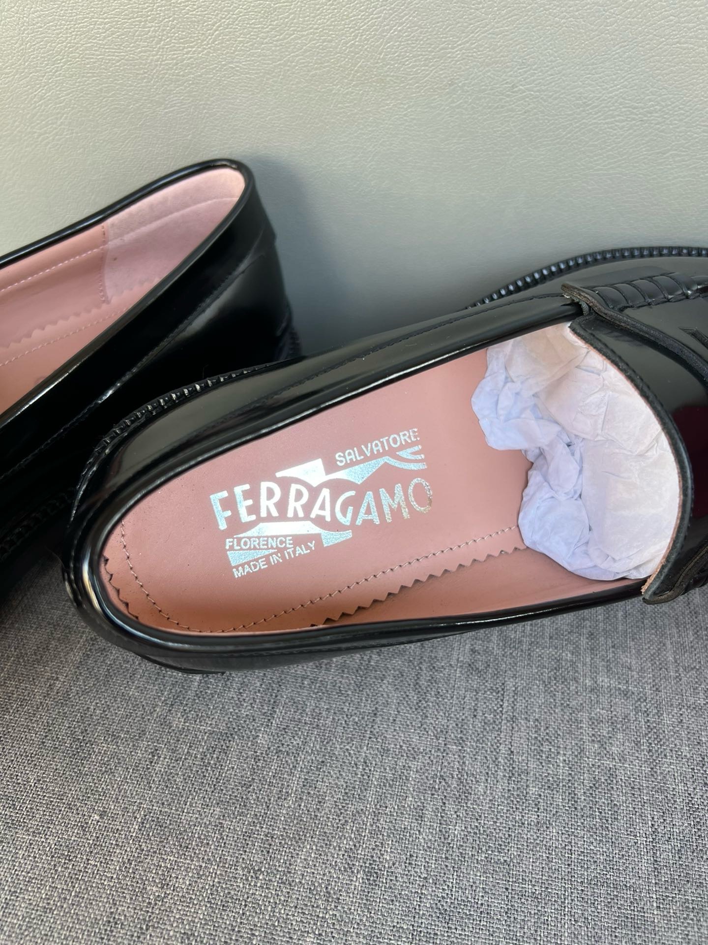 Лоферы мужские в стиле Salvatore Ferragamo из натуральной кожи черного цвета