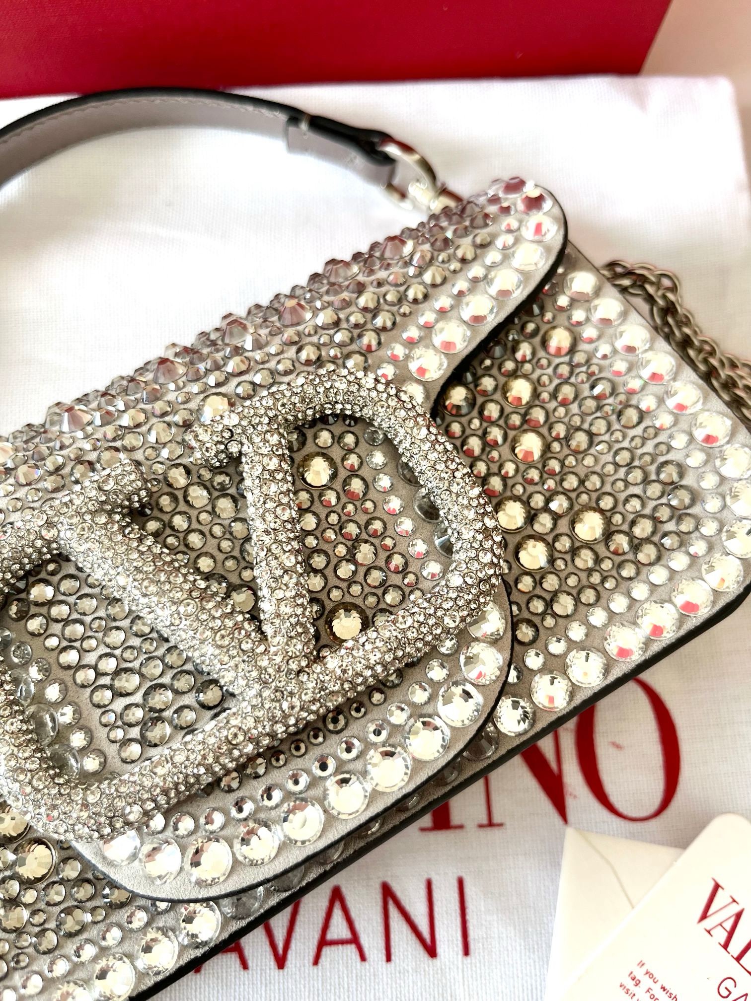 Сумка женская в стиле Valentino Loco со стразами серебристого цвета