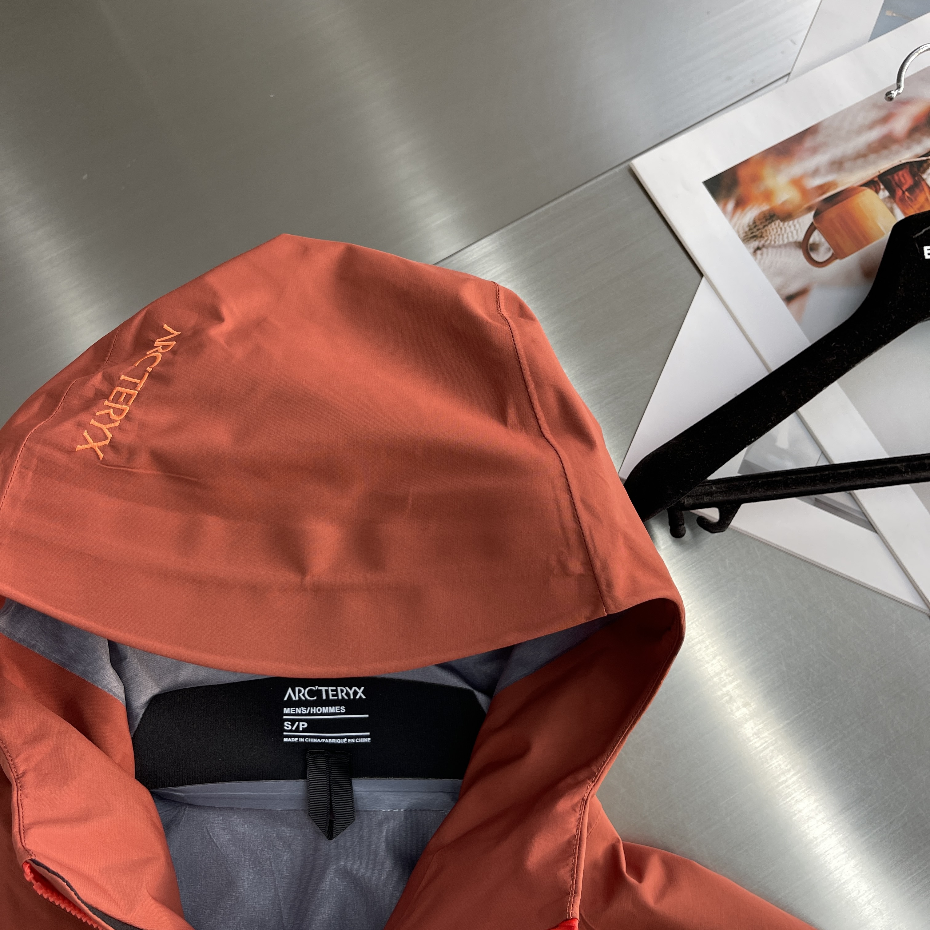 Куртка унисекс в стиле Arc’teryx Beta SL оранжевого цвета