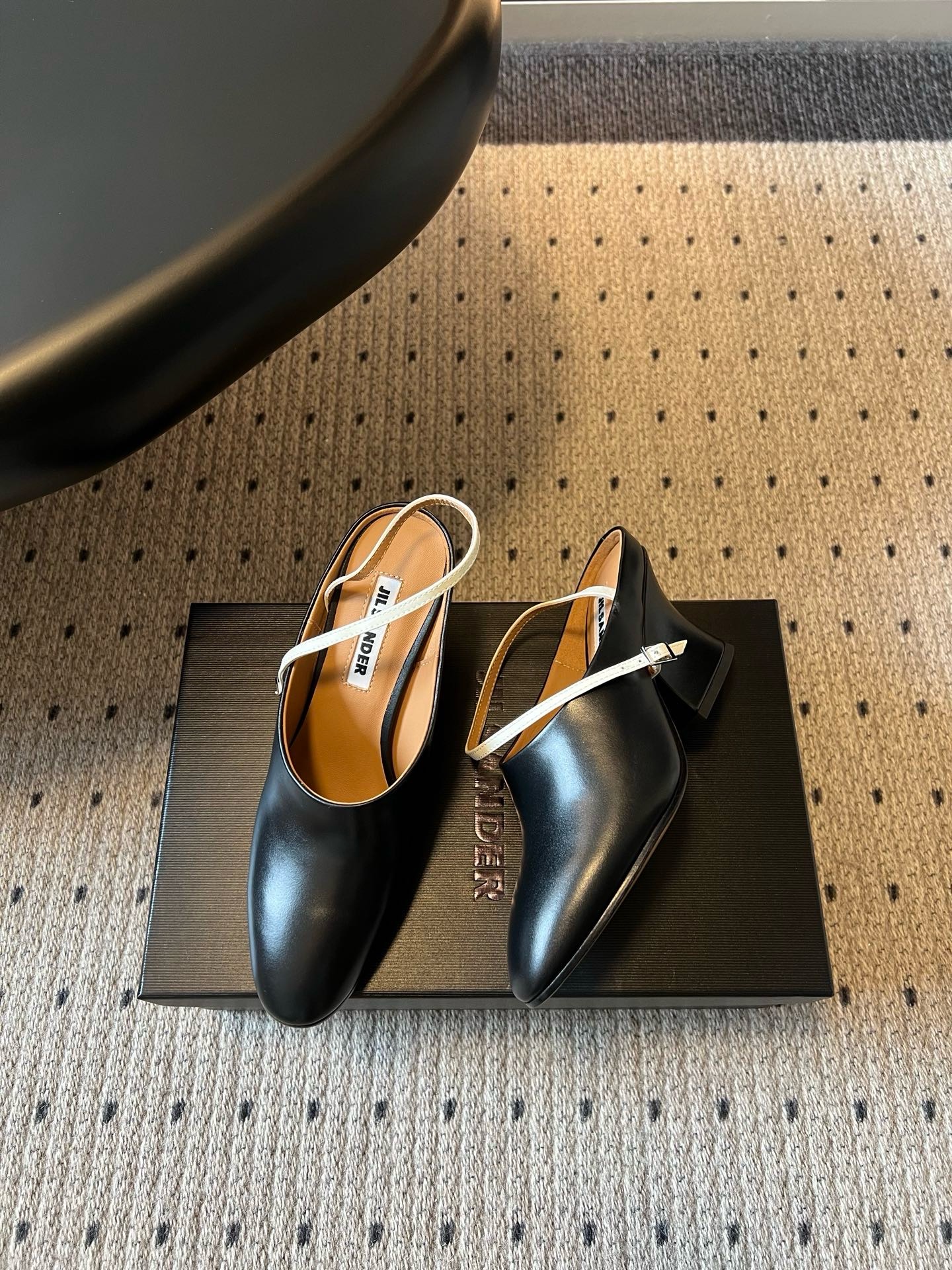 Мюли женские Jil Sander из натуральной кожи с ремешком