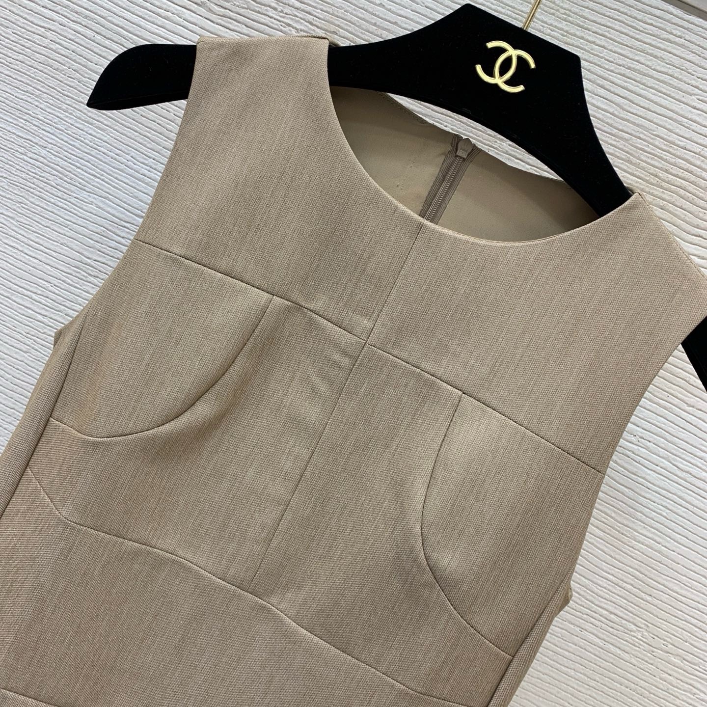 Костюм женский Max Mara бежевого цвета