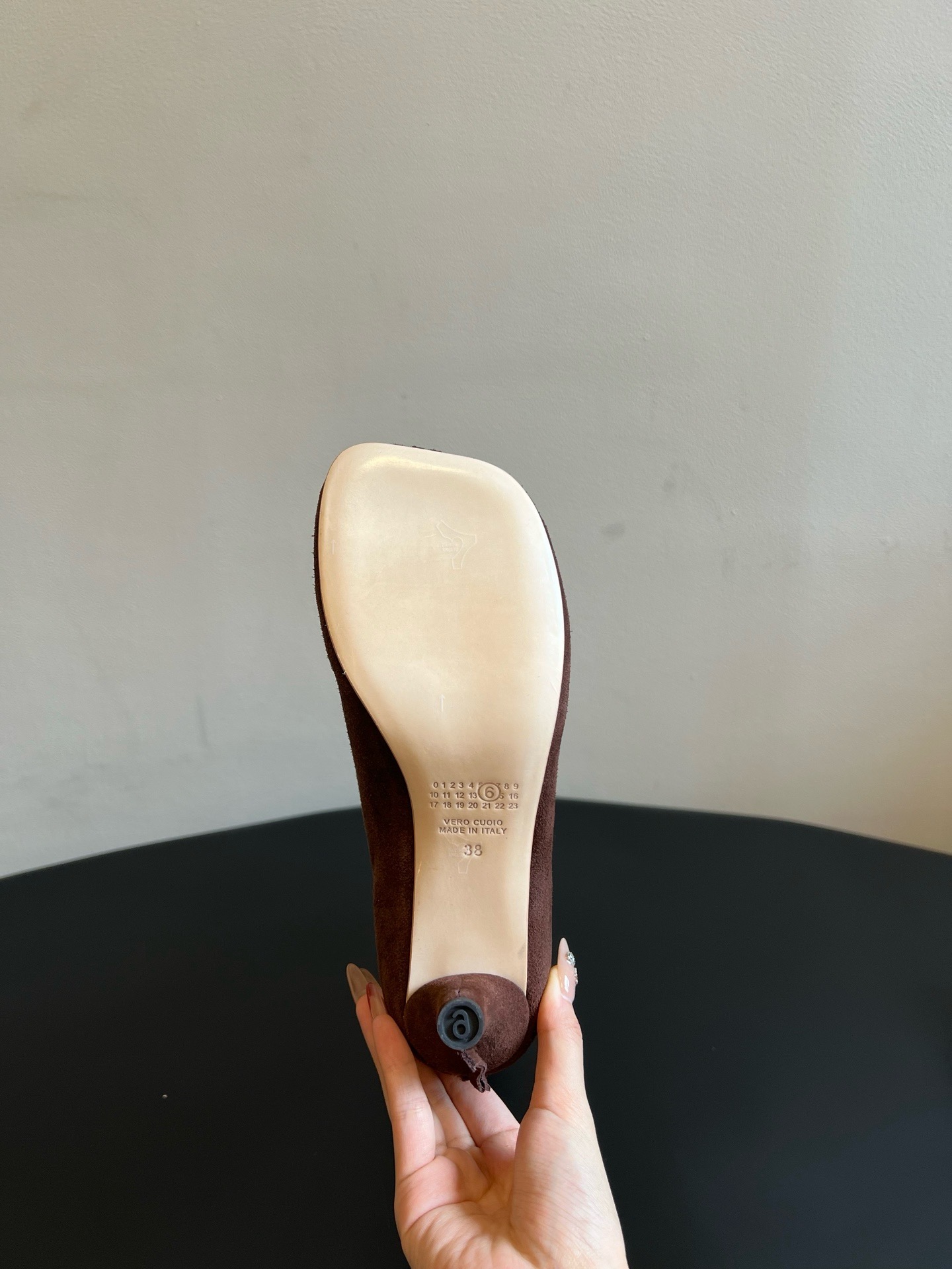 Сапоги женские Maison Margiela Tabi коричневого цвета