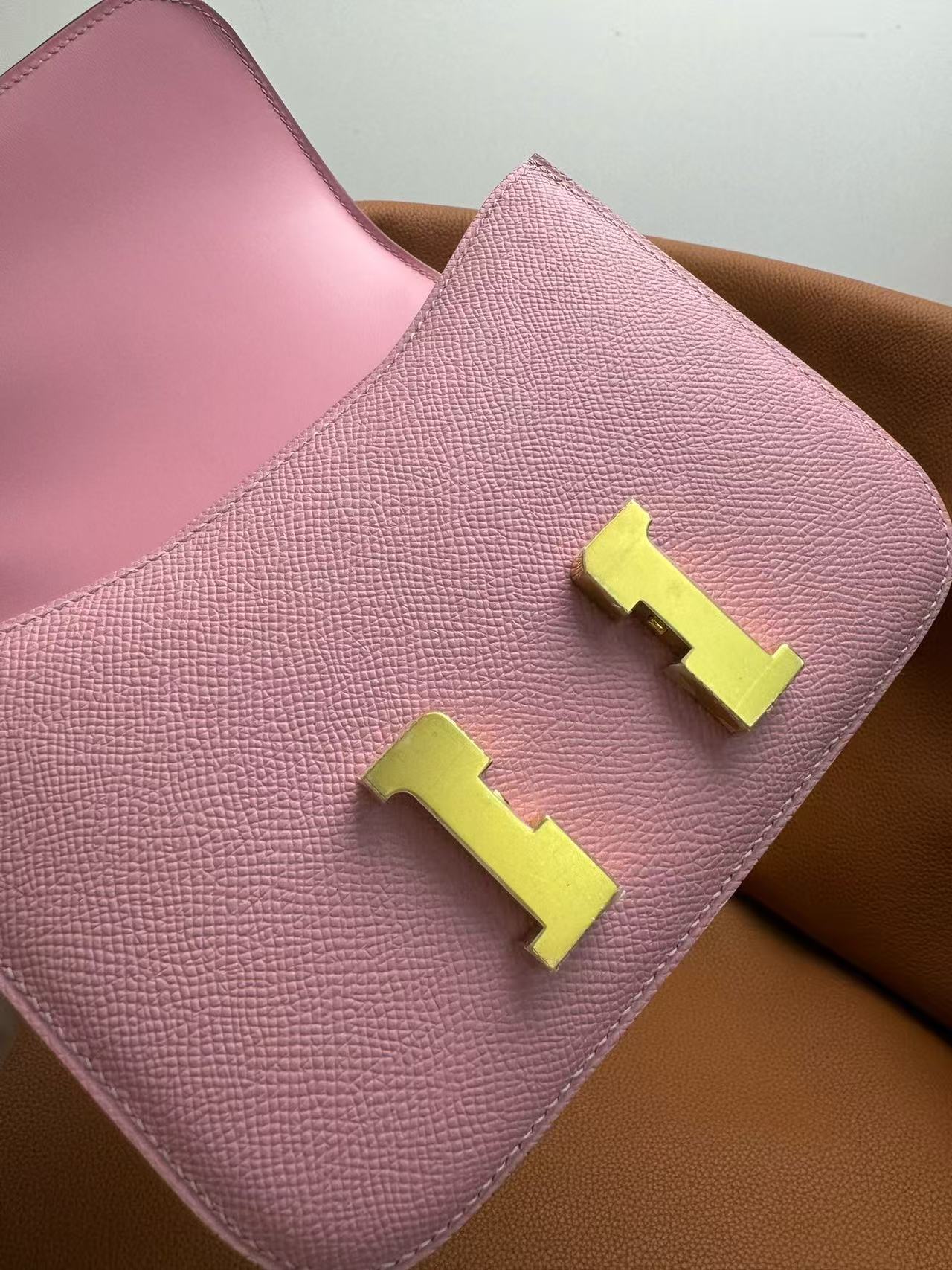 Сумка женская в стиле Hermès Constance розового цвета