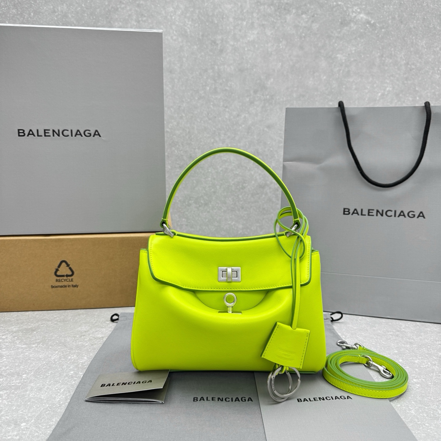 Сумка женская в стиле Balenciaga Rodeo неонового зеленого цвета