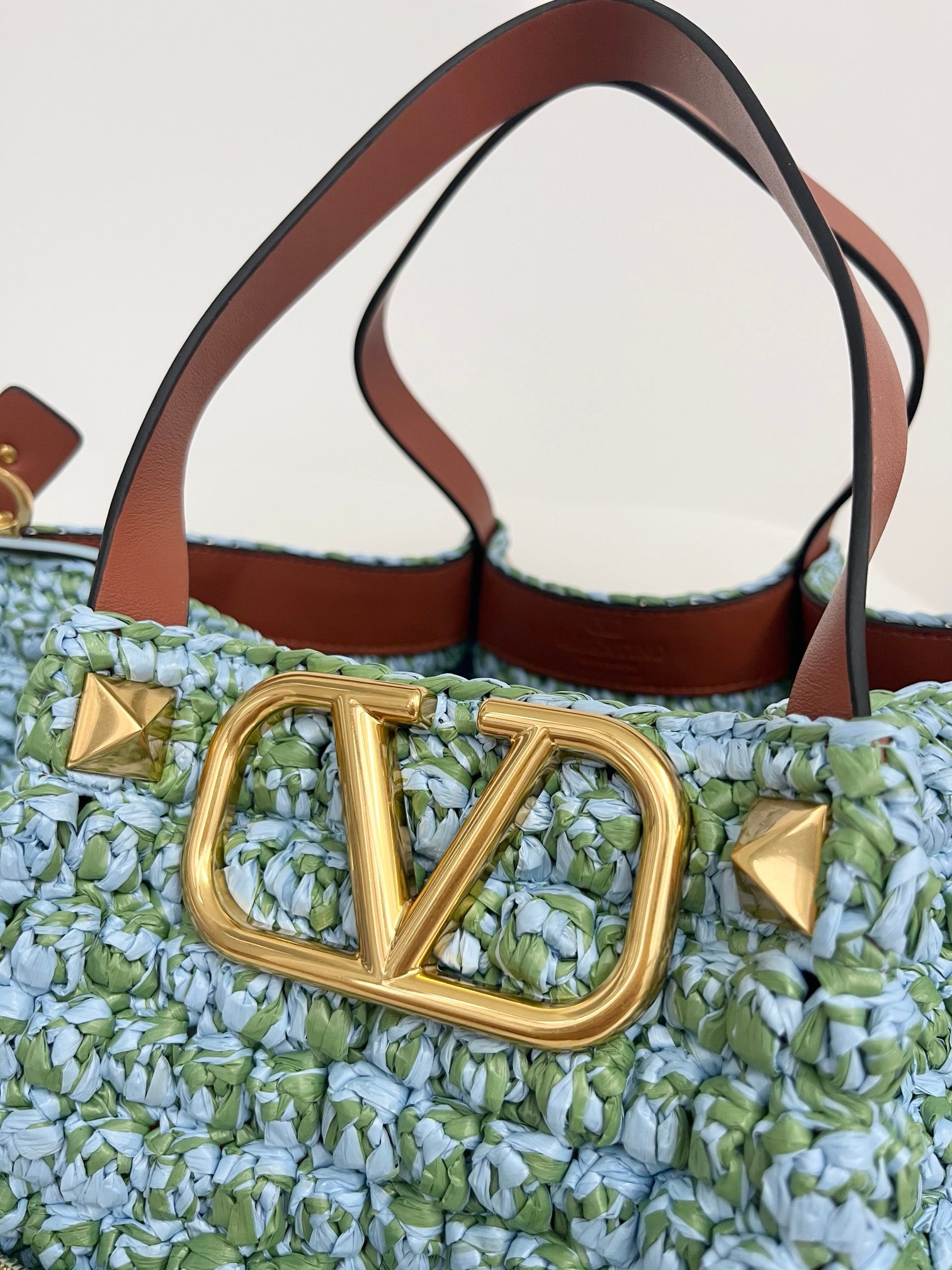 Сумка женская в стиле Valentino VLogo зелёного цвета (35 см)