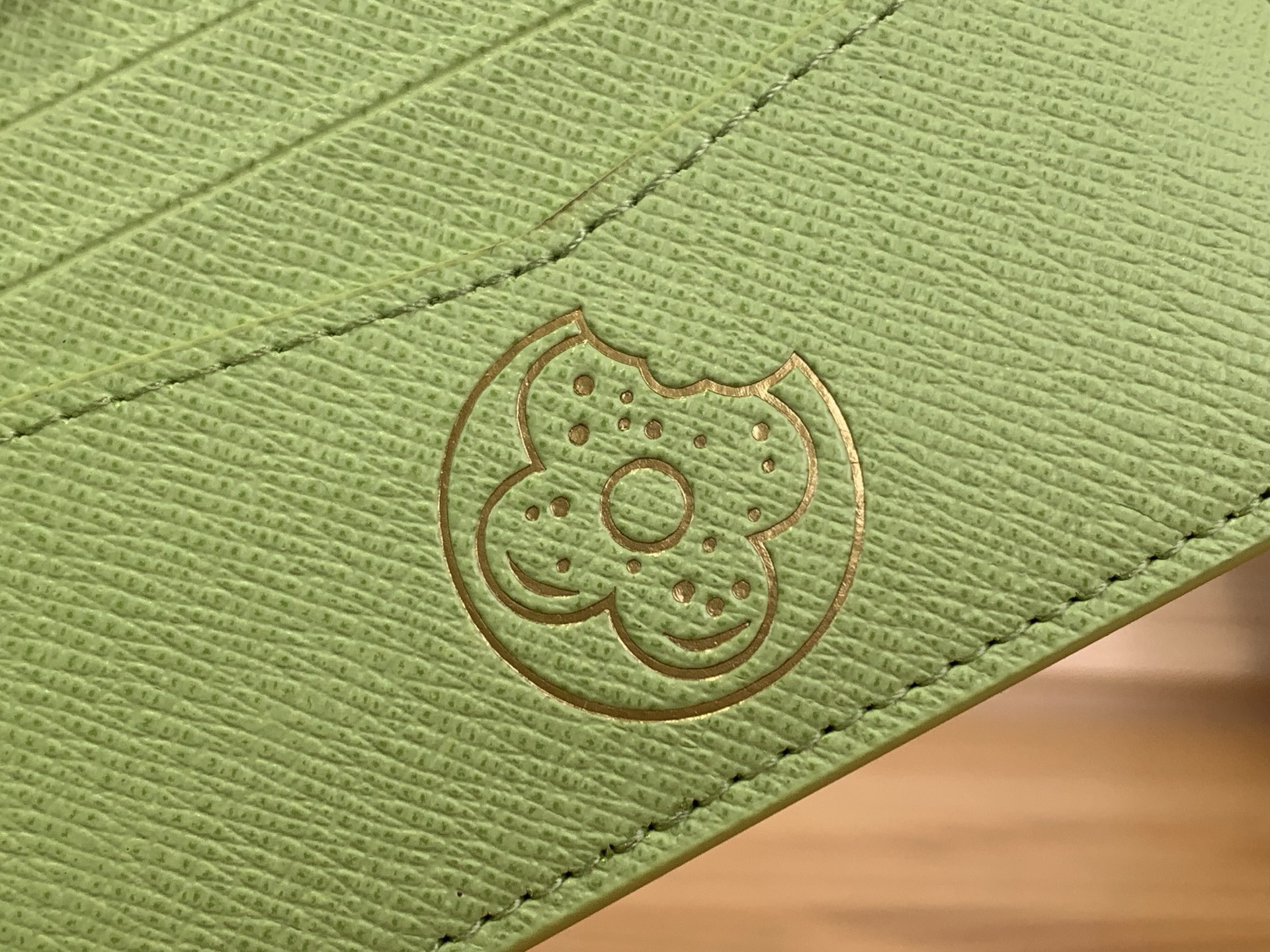 Кошелёк унисекс в стиле Louis Vuitton Slender Monogram Donuts компактный зелёного цвета