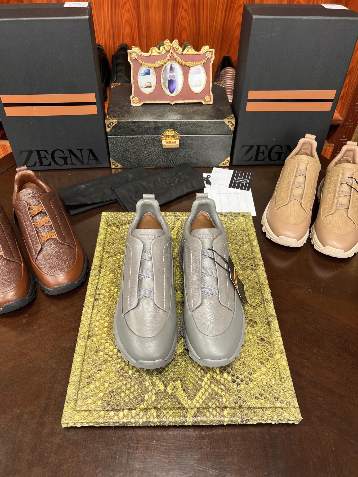 Кроссовки мужские в стиле Zegna Triple Stitch из натуральной кожи серого цвета
