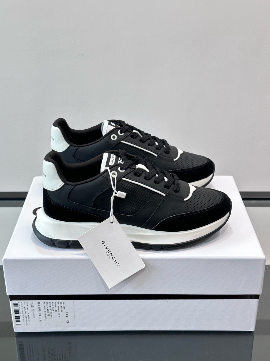 Кроссовки мужские Givenchy черного цвета